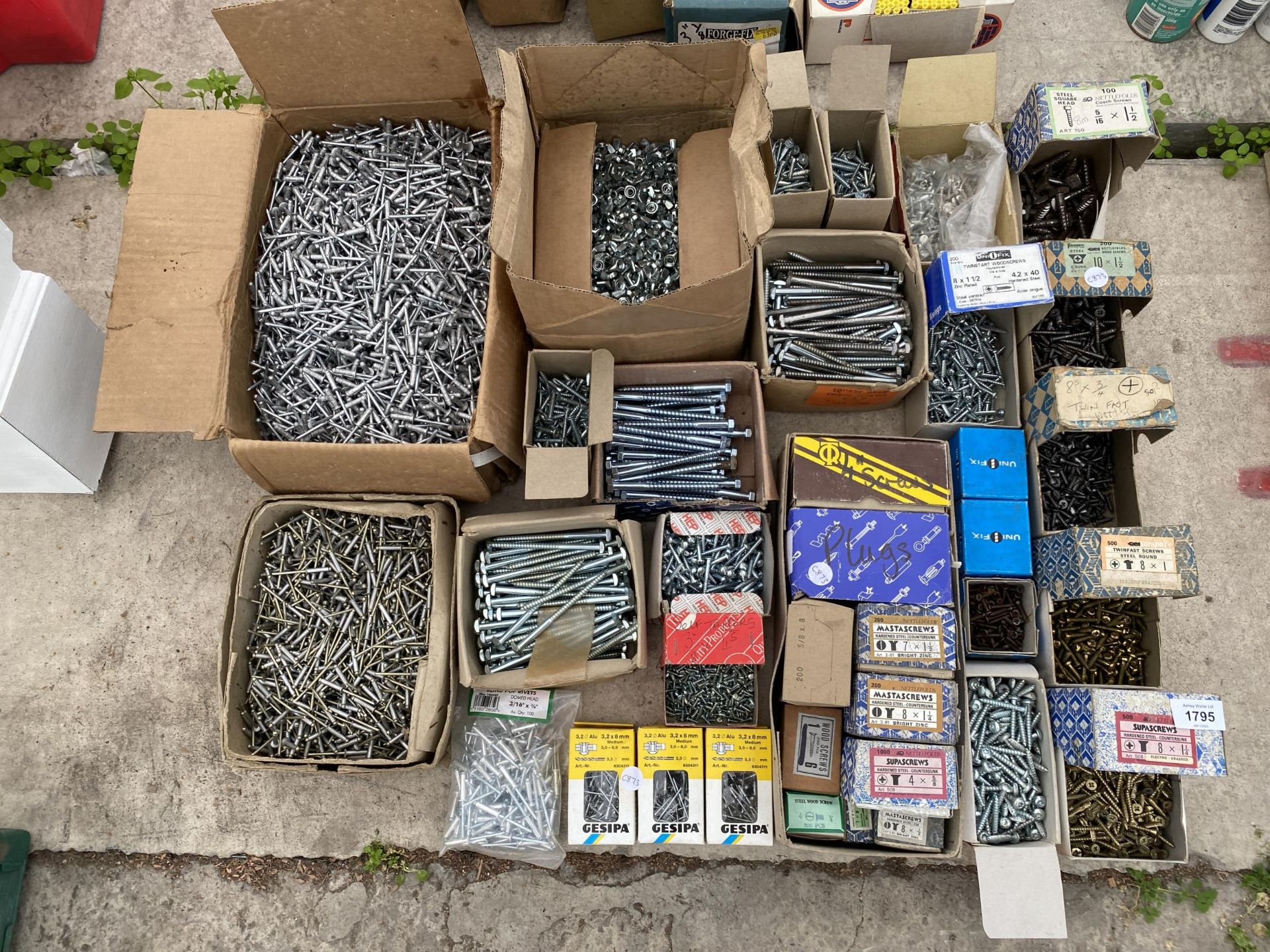 A LARGE QUANTITY OF HARDWARE TO INCLUDE SCREWS, BOLTAS AND POT RIVOTS ETC