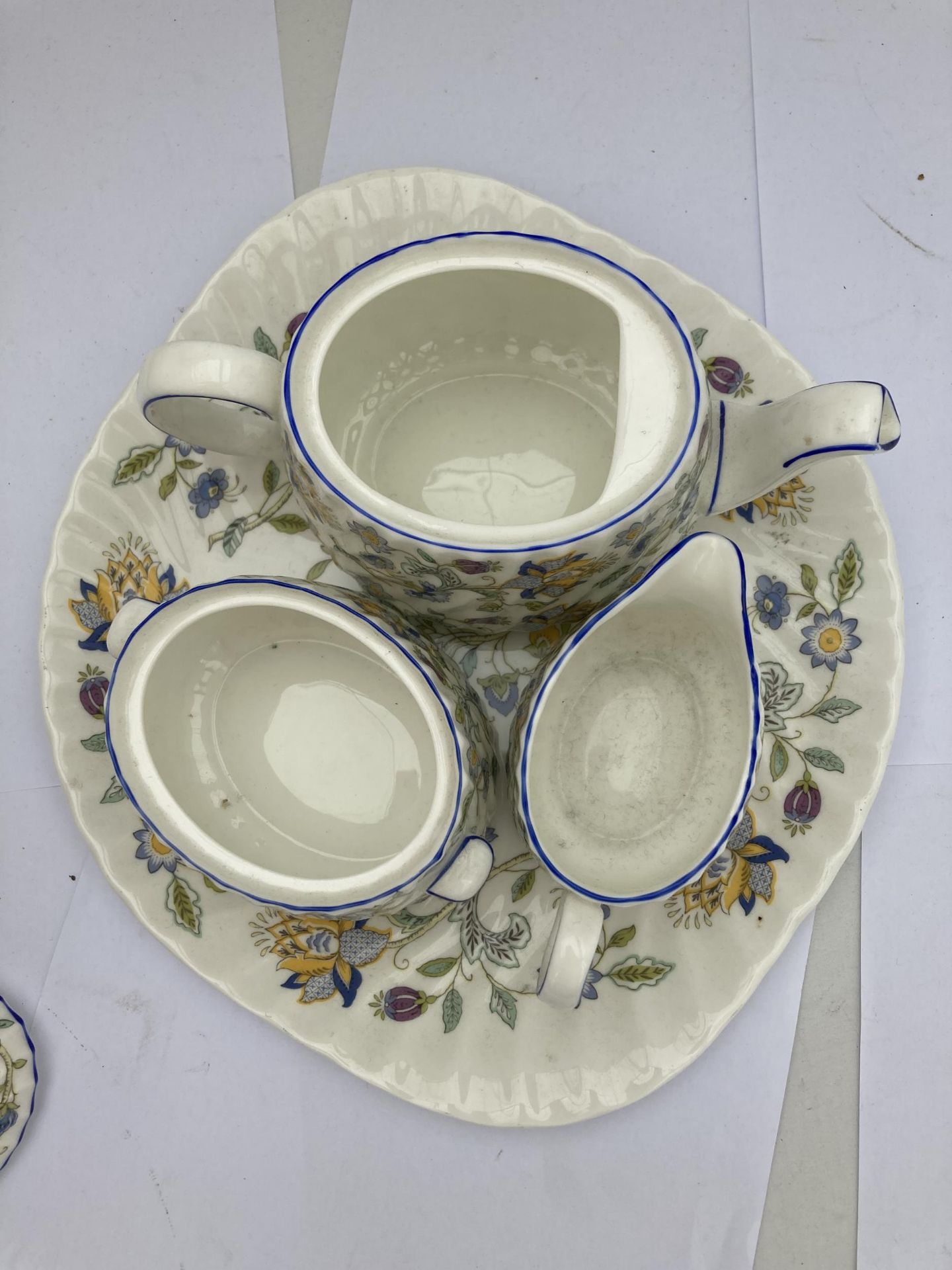 A MINTON HADDON HALL BLUE PATTERN TEA FOR ONE SET - Image 4 of 5