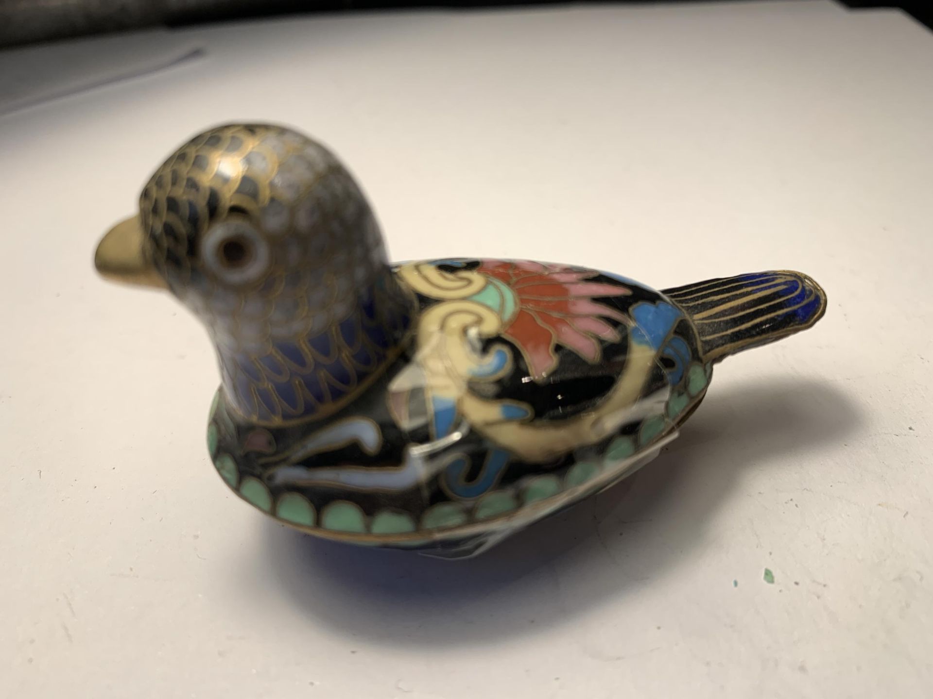 THREE ASSORTED CLOISONNE ITEMS - Bild 4 aus 5