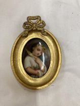 A FRENCH GILT FRAMED HAND PAINTED GRAND TOUR PORCELAIN PORTRAIT MINIATURE