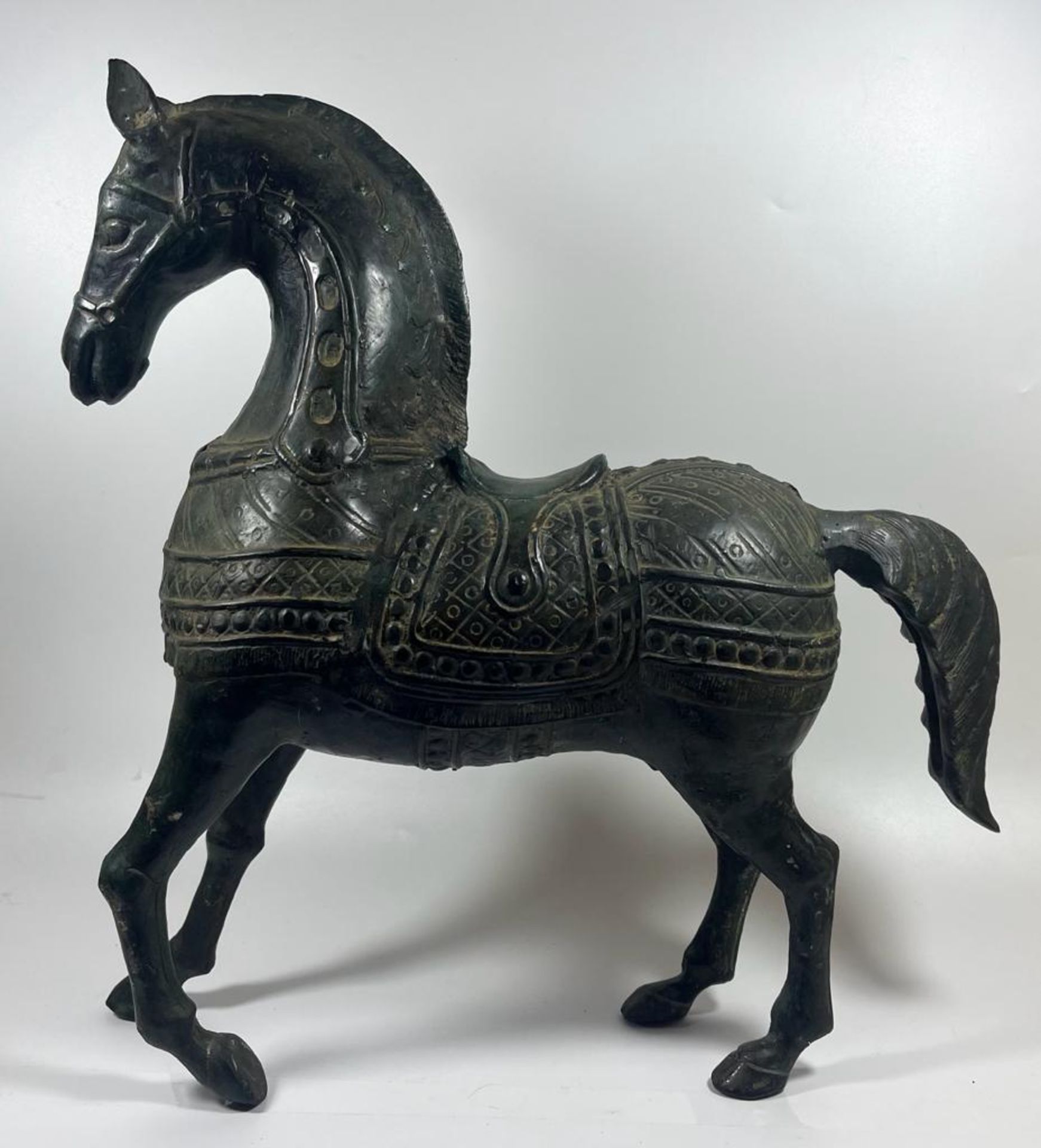 AN IMPRESSIVE LARGE PAIR OF ORIENTAL CHINESE BRONZE HORSES, HEIGHT 39CM - Image 8 of 10