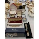 A COLLECTION OF BOXED COSTUME JEWELLERY ITEMS, PEARL NECKLACE ETC