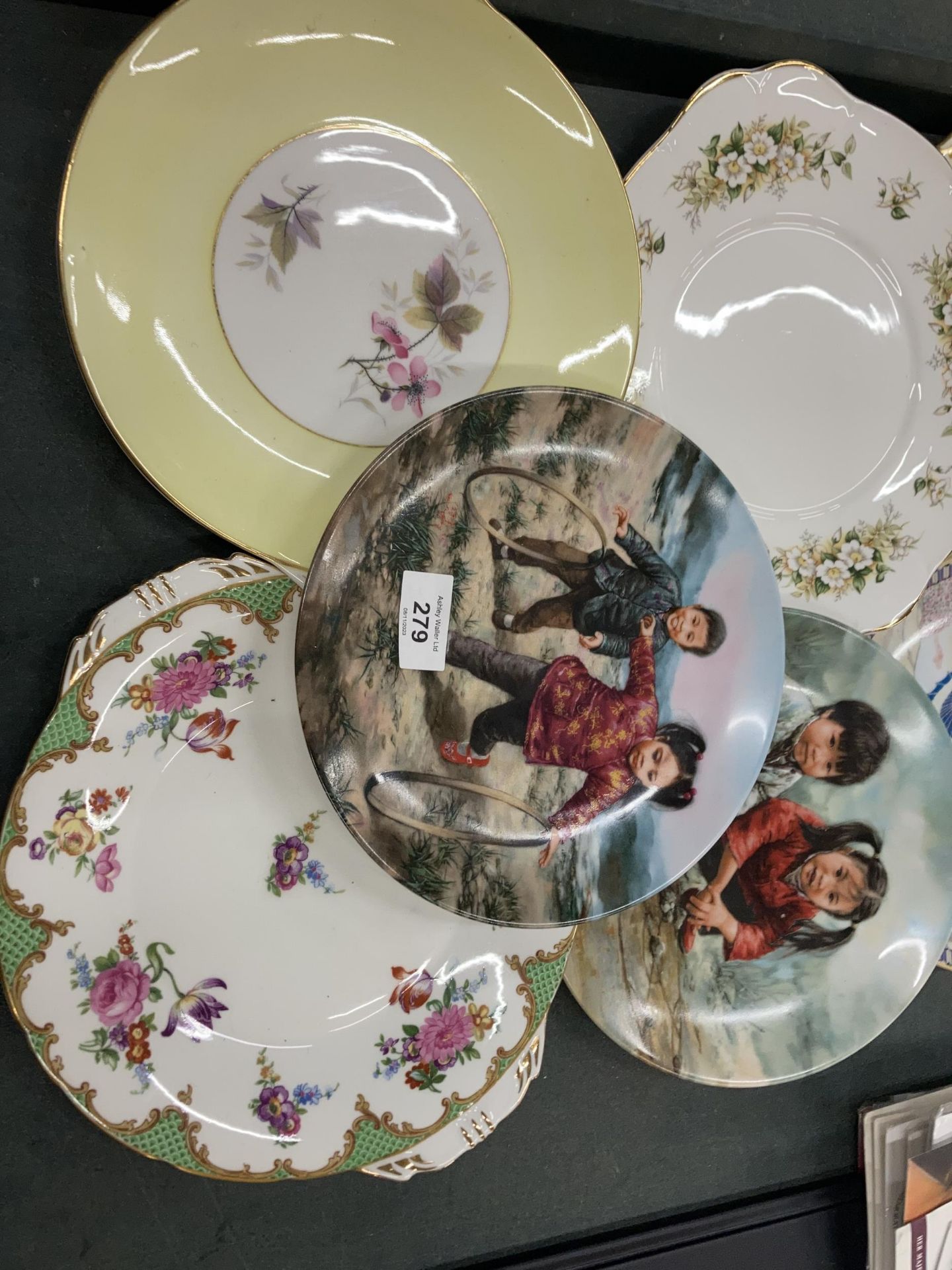 A MIXED LOT OF CABINET PLATES TO INCLUDE JAPANESE EXAMPLES ETC - Image 2 of 6