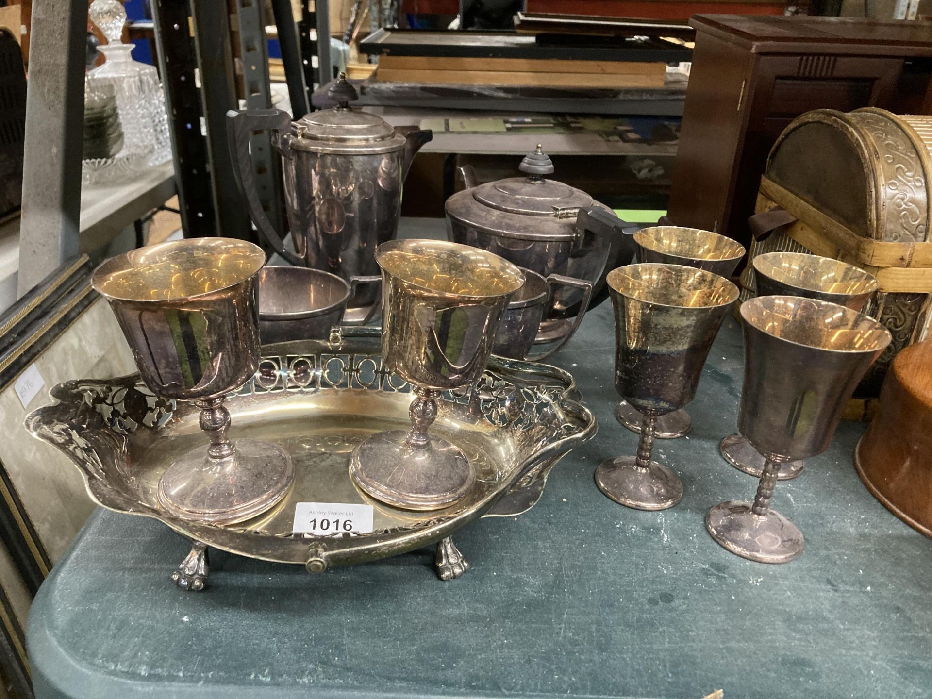 A QUANTITY OF SILVER PLATED ITEMS TO INCLUDE A MAPPIN AND WEBB TEASET, GOBLETS AND A FOOTED BASKET - Image 2 of 4