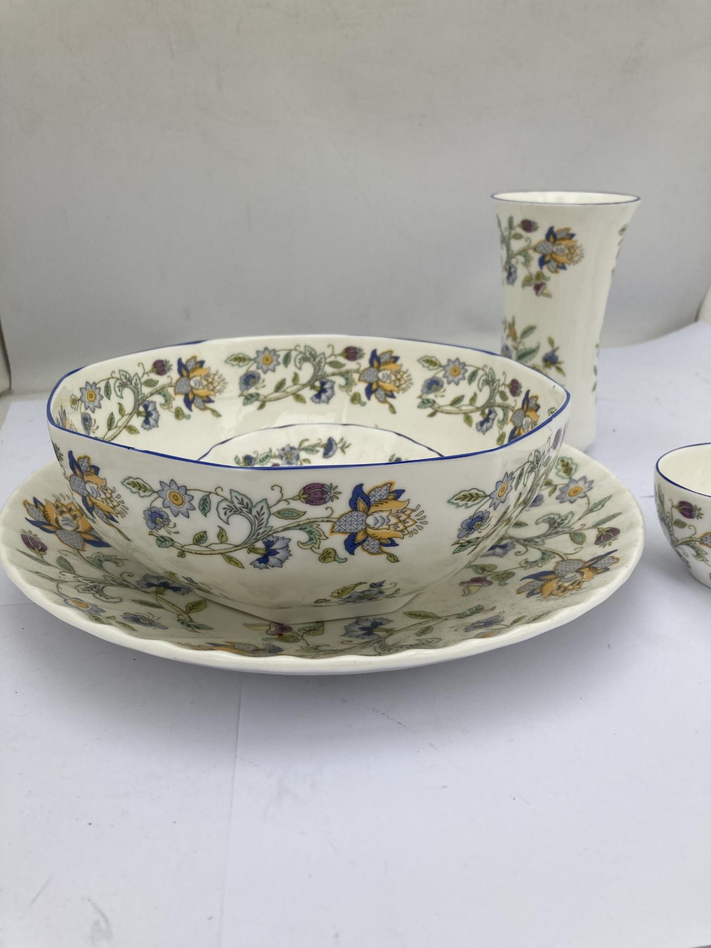 A GROUP OF MINTON HADDON HALL BLUE ITEMS - FRUIT BOWL ETC - Image 2 of 7