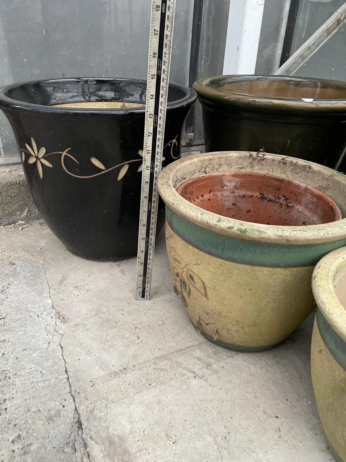 AN ASSORTMENT OF GLAZED GARDEN POTS - Image 2 of 6