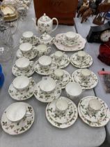 A QUANTITY OF WEDGWOOD 'WILD STRAWBERRY' TEA AND COFFEE ITEMS TO INCLUDE A COFFEE POT, CREAM JUG,