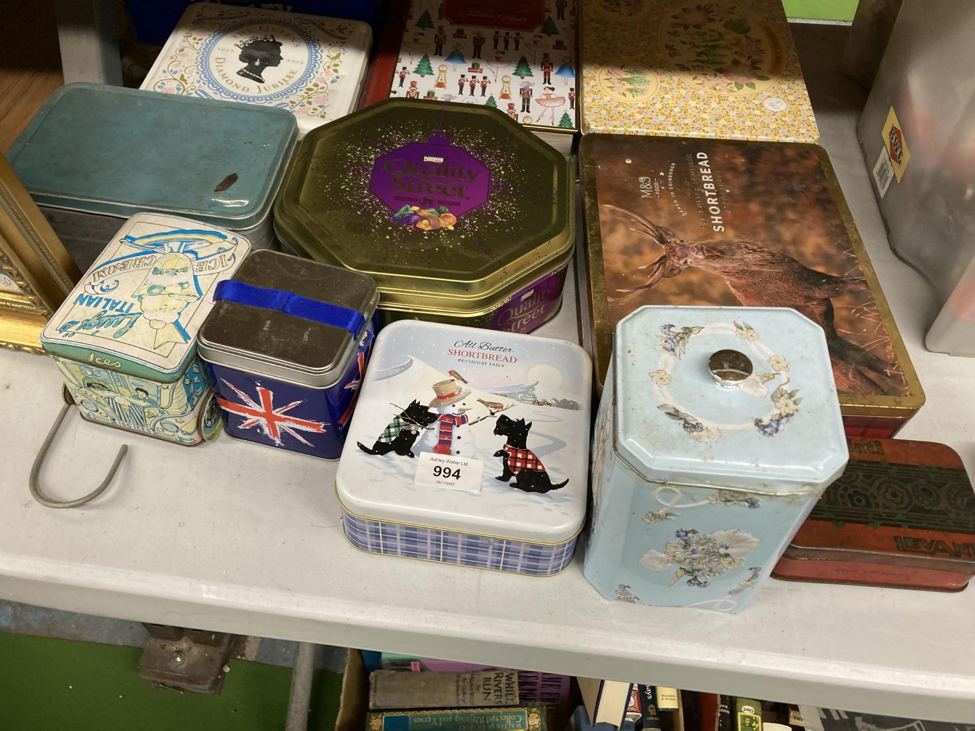 A LARGE COLLECTION OF VINTAGE TINS - Image 2 of 3