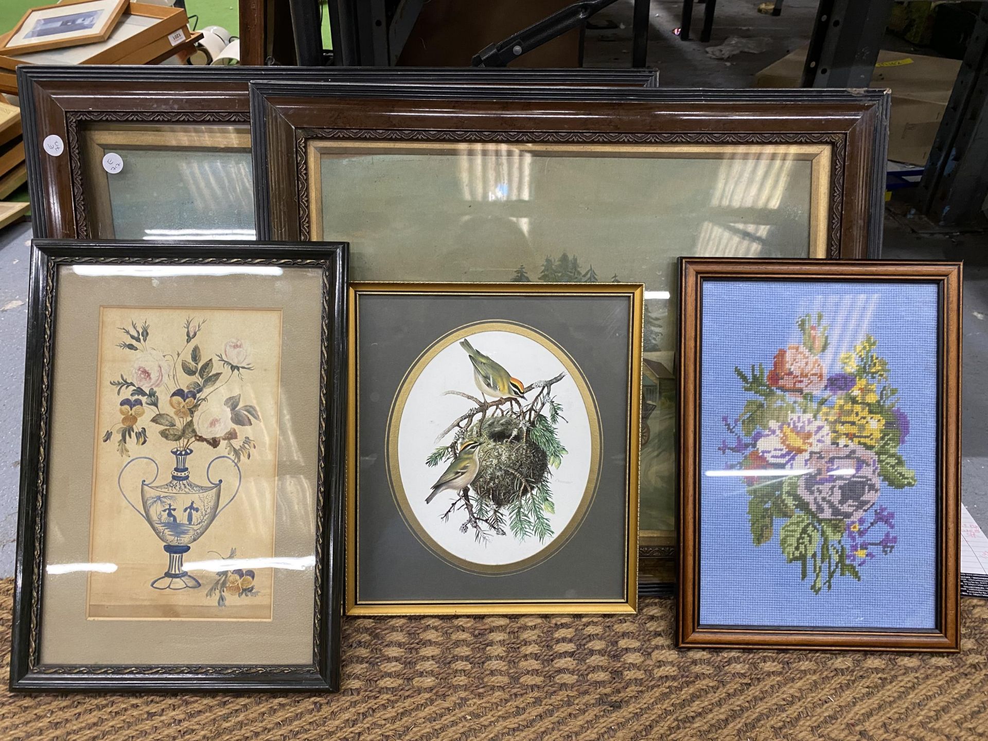 A GROUP OF FRAMED PRINTS TO INCLUDE TOWN SCENES, EMBROIDERY, BIRDS ETC