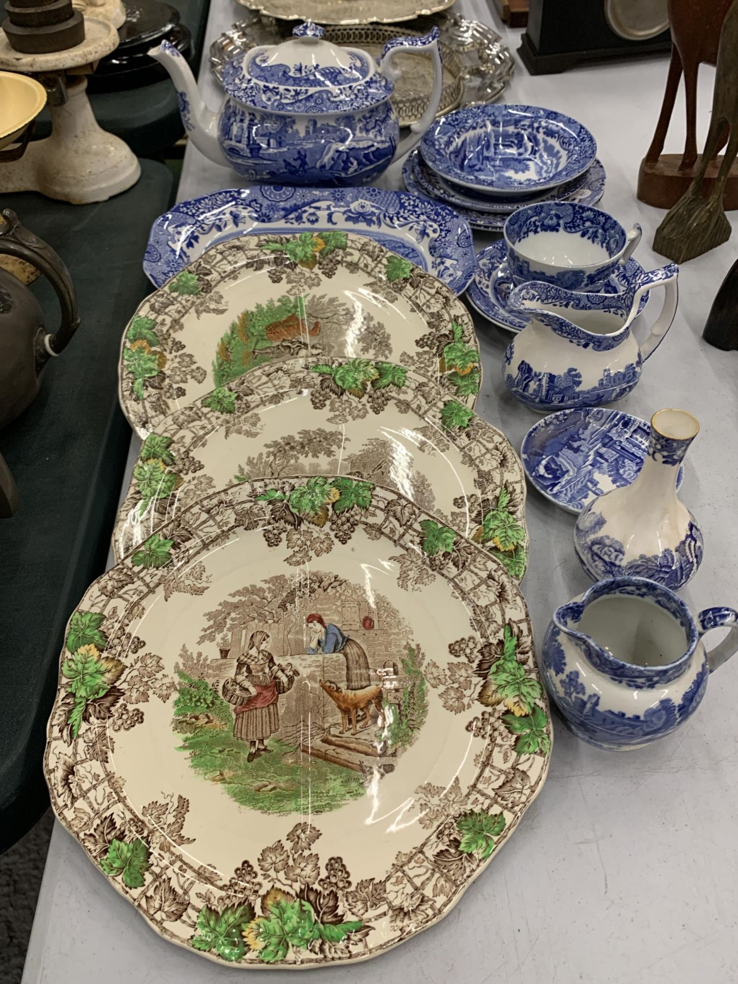 A COLLECTION OF BLUE AND WHITE COPELAND SPODE ITALIAN PATTERN TABLEWARES AND FURTHER COPELAND