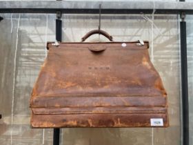 A VINTAGE LEATHER MEDICAL BAG BEARING THE INITIALS W.R.K.M