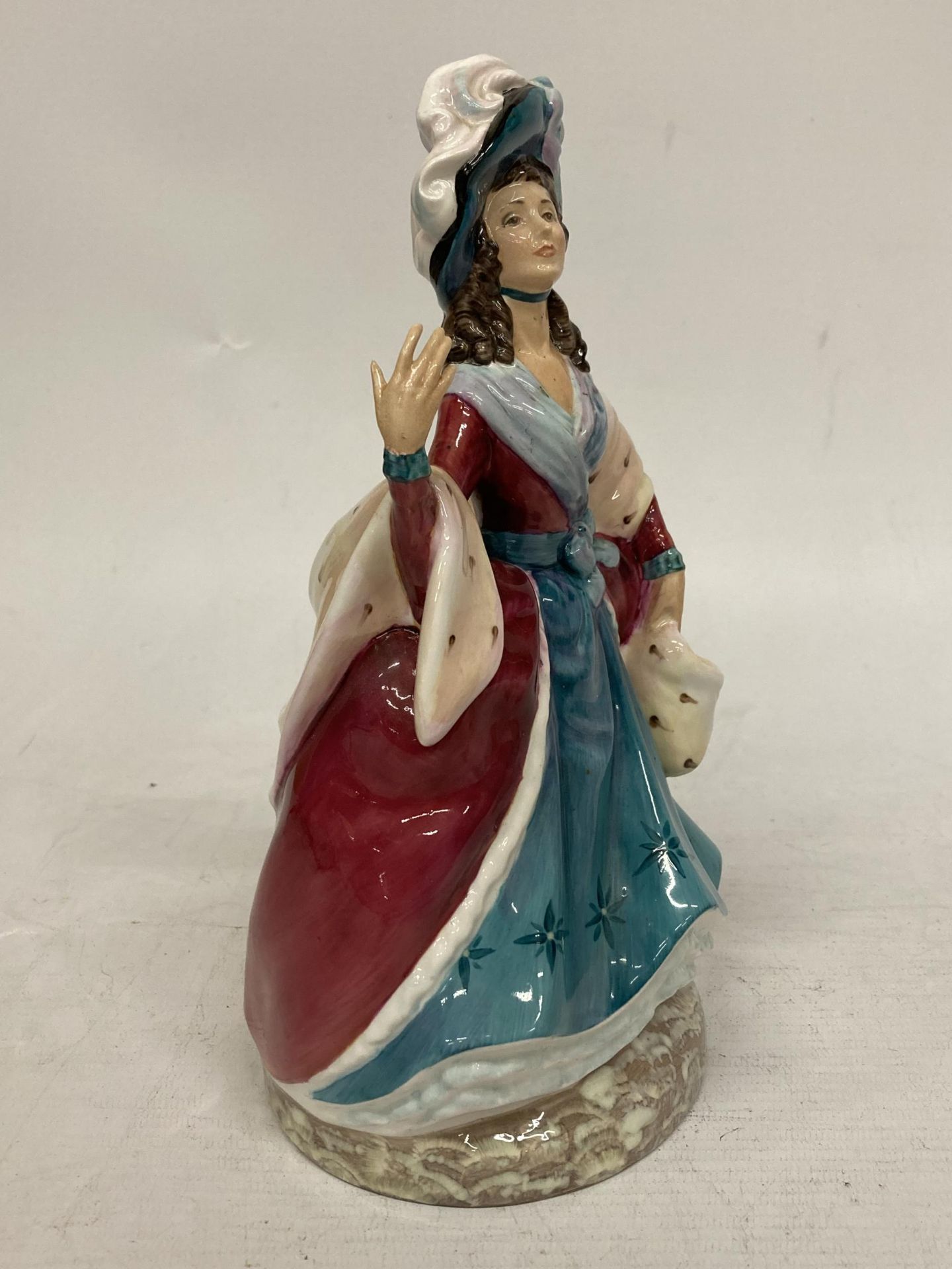 A PEGGY DAVIES PROMOTIONAL RELEASE BONE CHINA FIGURE - SARAH SIDDONS ILLUSTRIOUS LADIES OF THE STAGE - Image 2 of 4