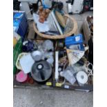 AN ASSORTMENT OF HOUSEHOLD CLEARANCE ITEMS TO INCLUDE GLASS WARE ETC