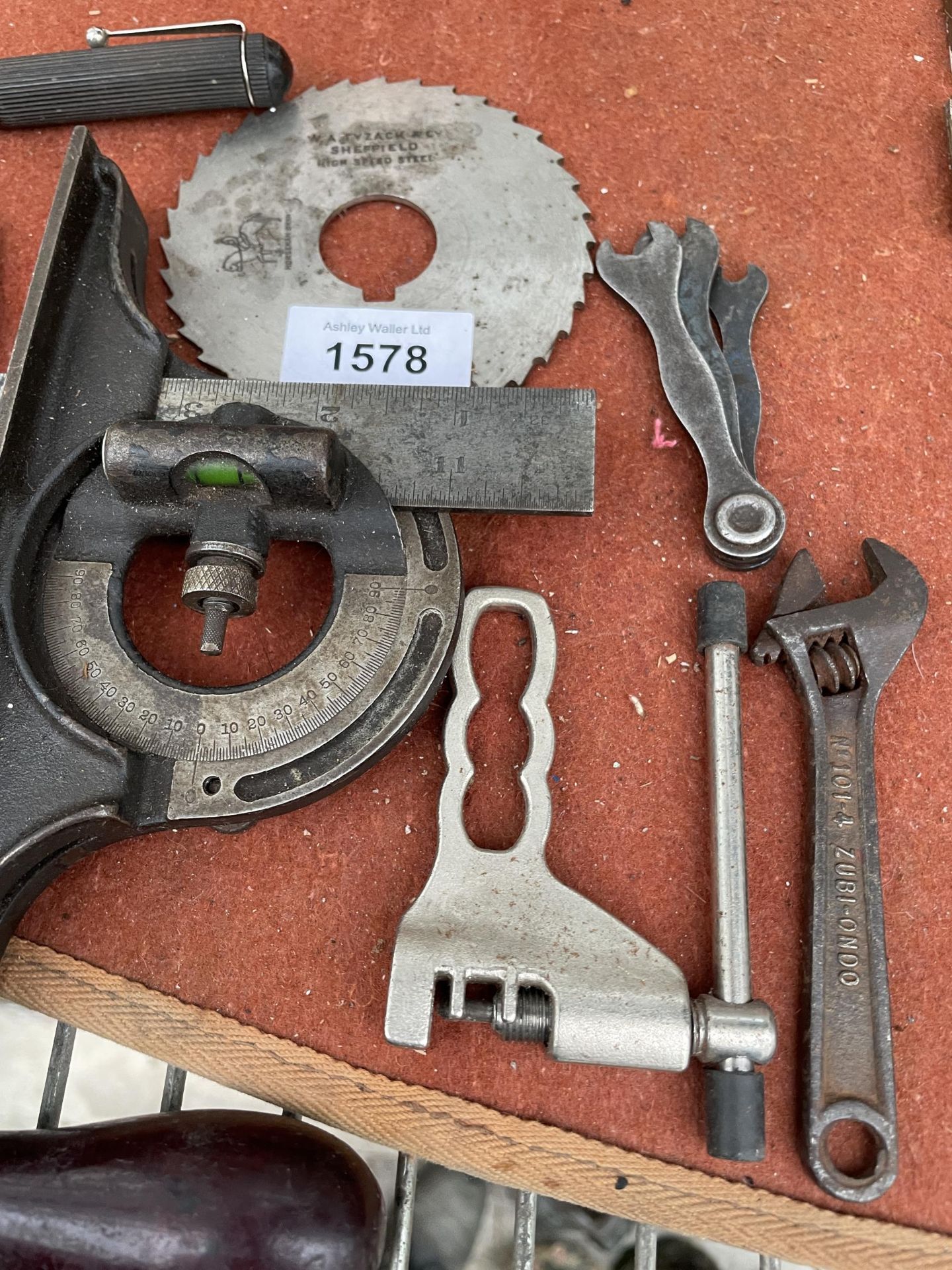 AN ASSORTMENT OF ENGINEERS TOOLS TO INCLUDE LETTER PUNCHES, A SET SQUARE AND SPANNERS ETC - Image 3 of 3