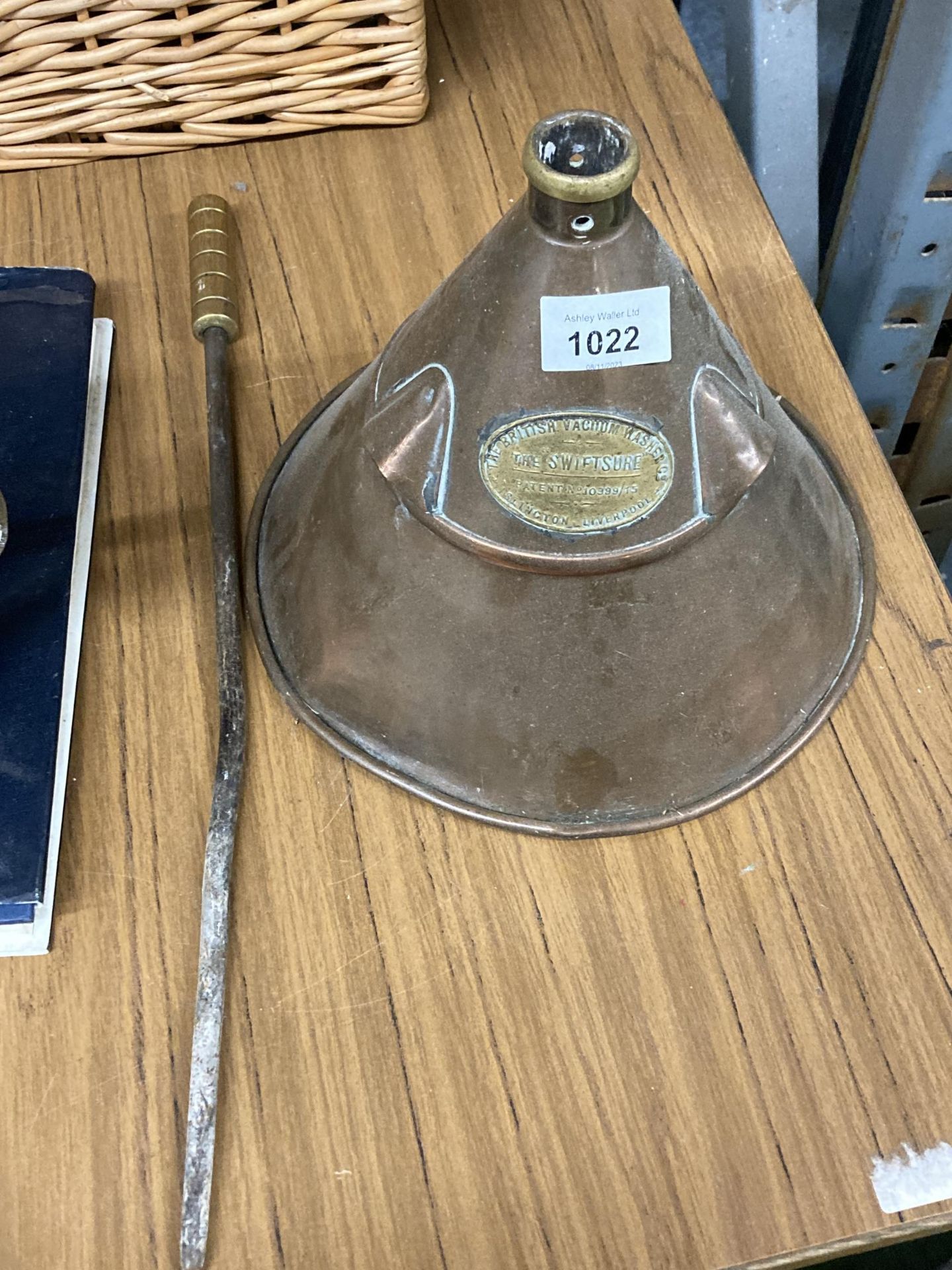 A VINTAGE COPPER 'SWIFTSURE' THE BRITISH VACUUM WASHER PLUS AN ASIAN STYLE COFFEE POT AND A POKER - Image 3 of 4