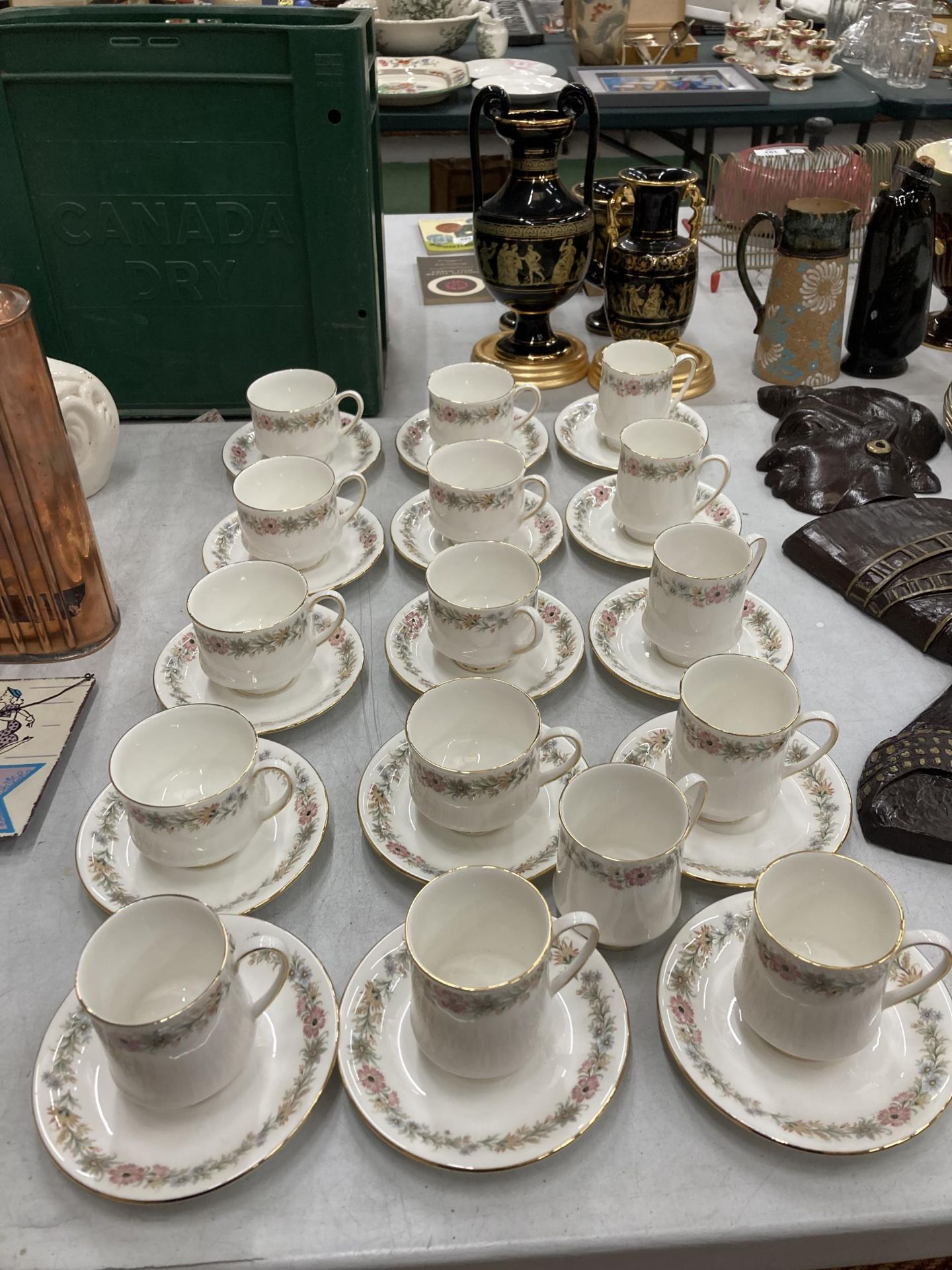 A COLLECTION OF ROYAL ALBERT BELINDA PATTERN CUPS AND SAUCERS ETC