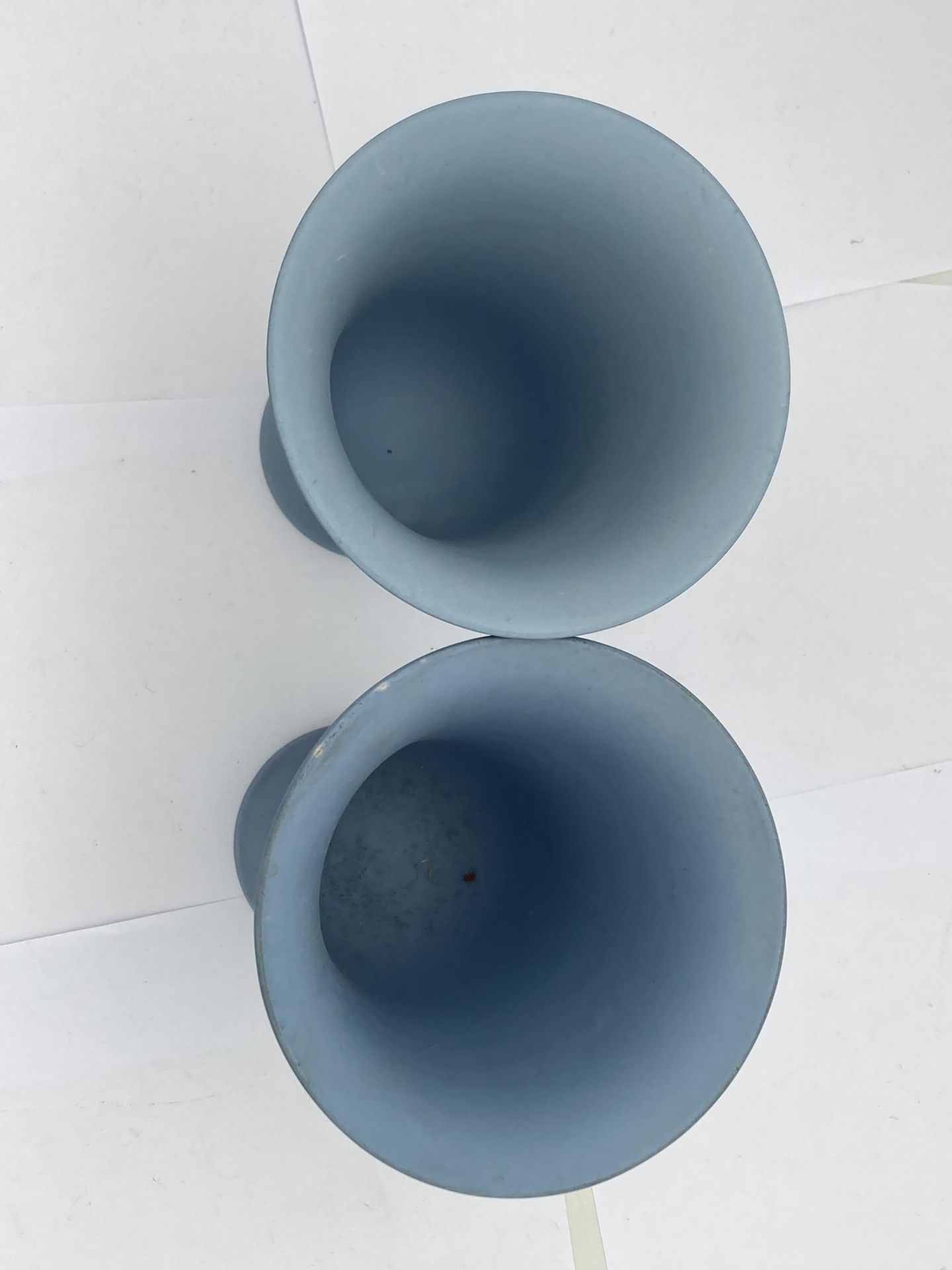A PAIR OF WEDGWOOD PALE BLUE JASPERWARE CLASSICAL PEDESTAL VASES - Image 3 of 3