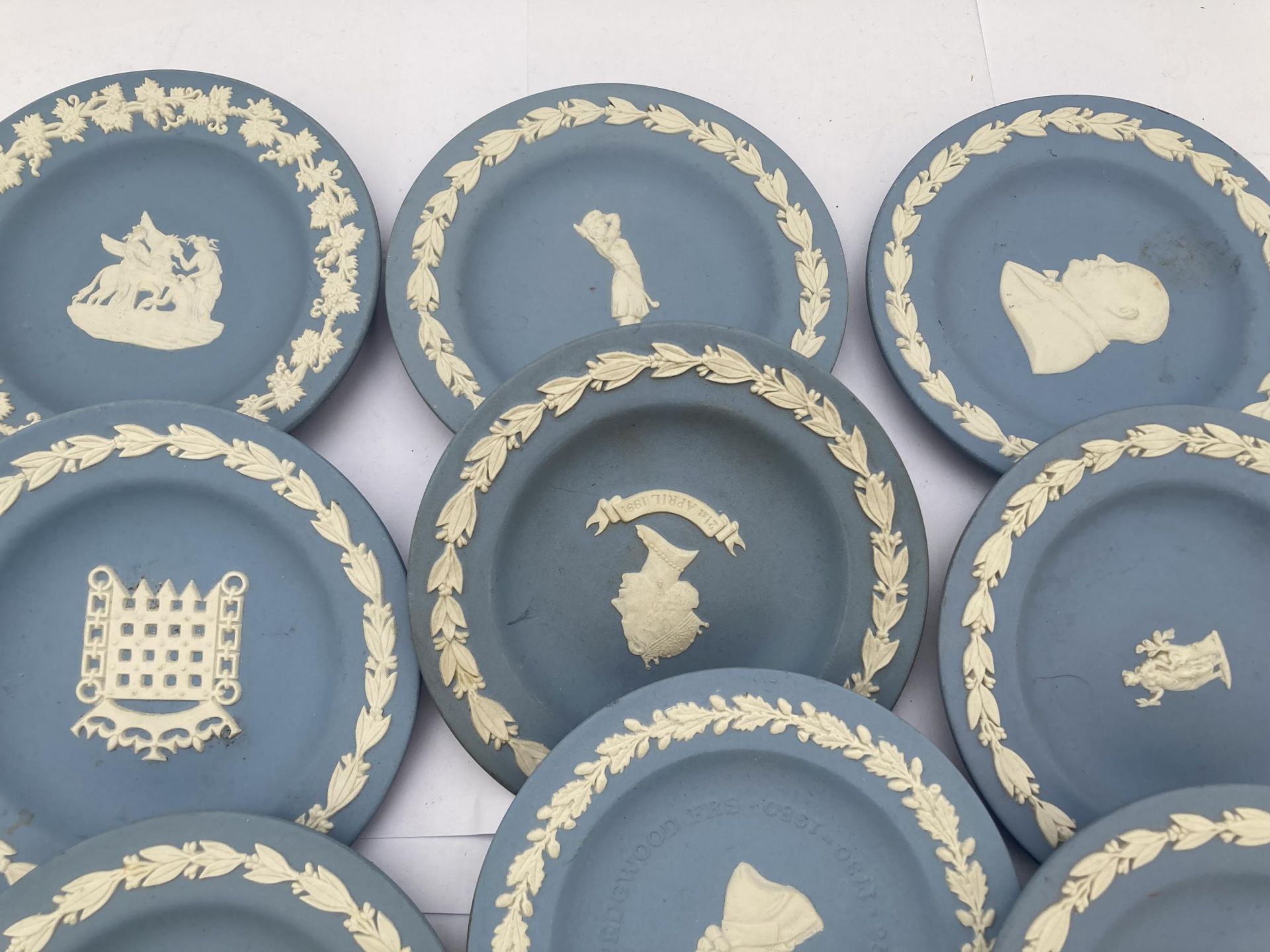 A COLLECTION OF TEN WEDGWOOD PALE BLUE JASPERWARE PIN TRAYS - Image 5 of 5