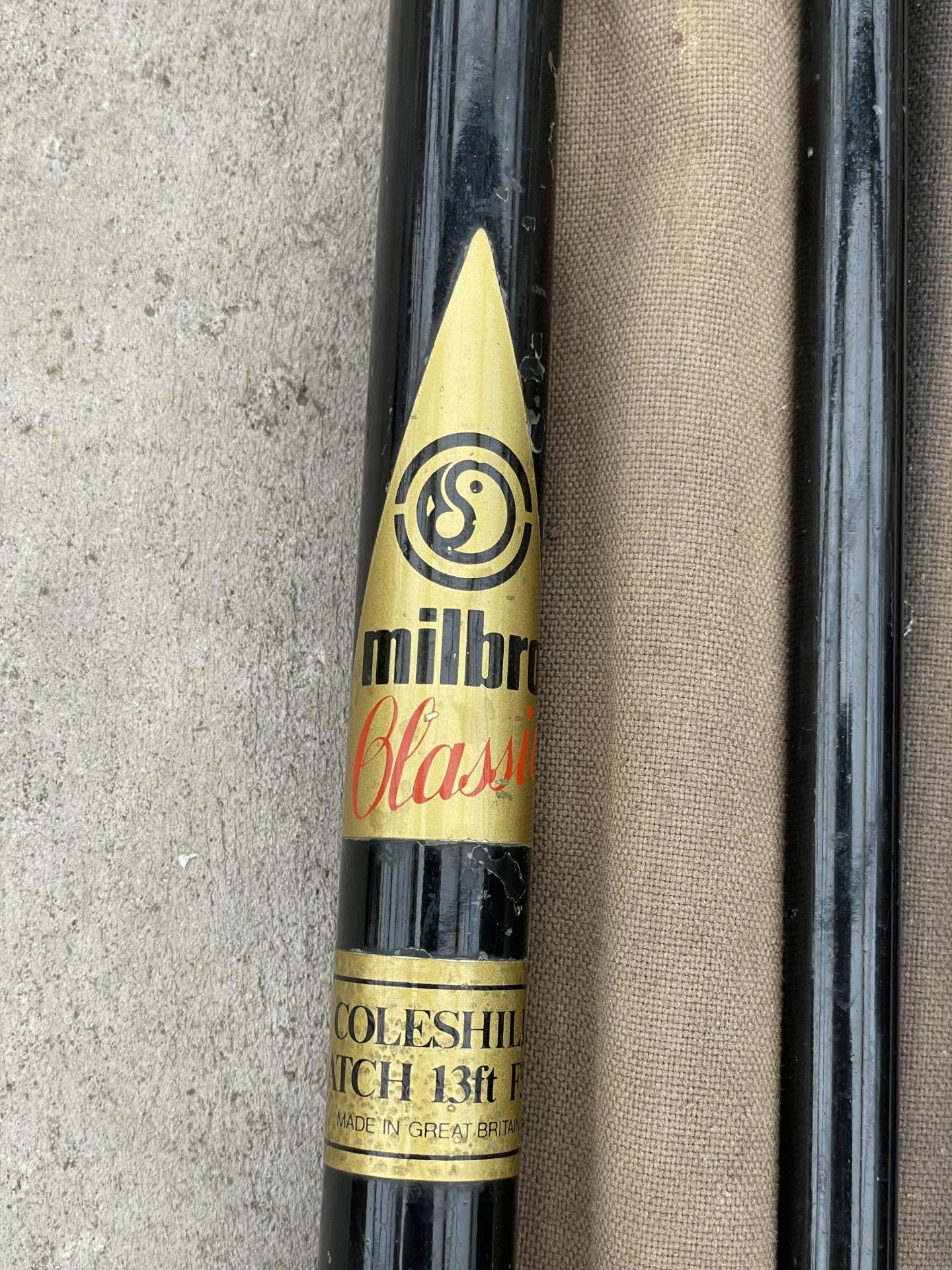 A VINTAGE MILBRO CLASSIC FISHING ROD WITH CARRY BAG - Image 3 of 5