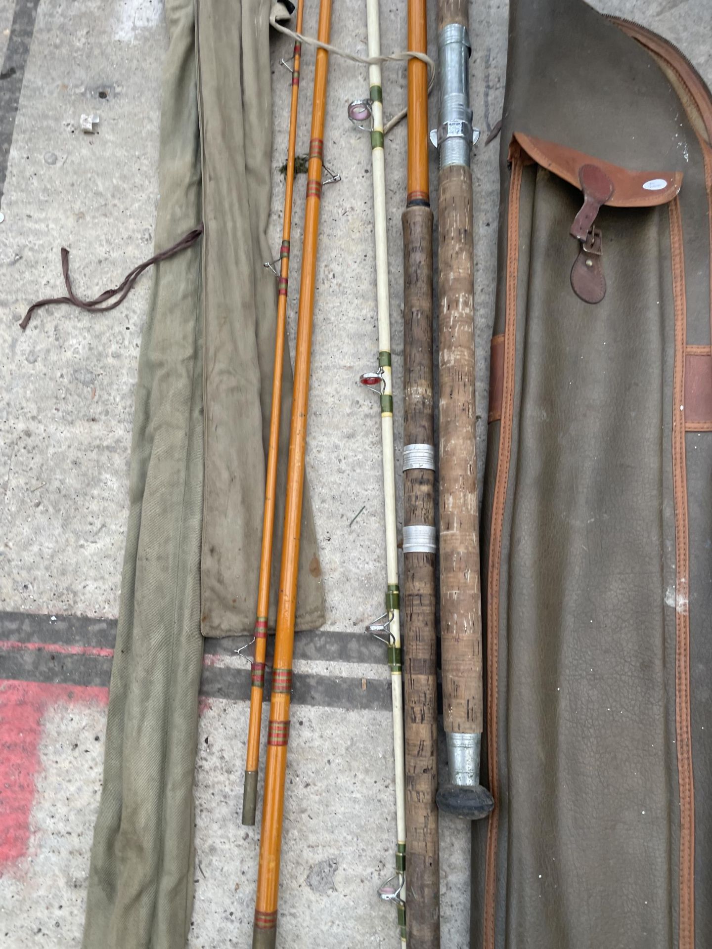 AN ASSORTMENT OF VINTAGE FISHING RODS - Image 3 of 4