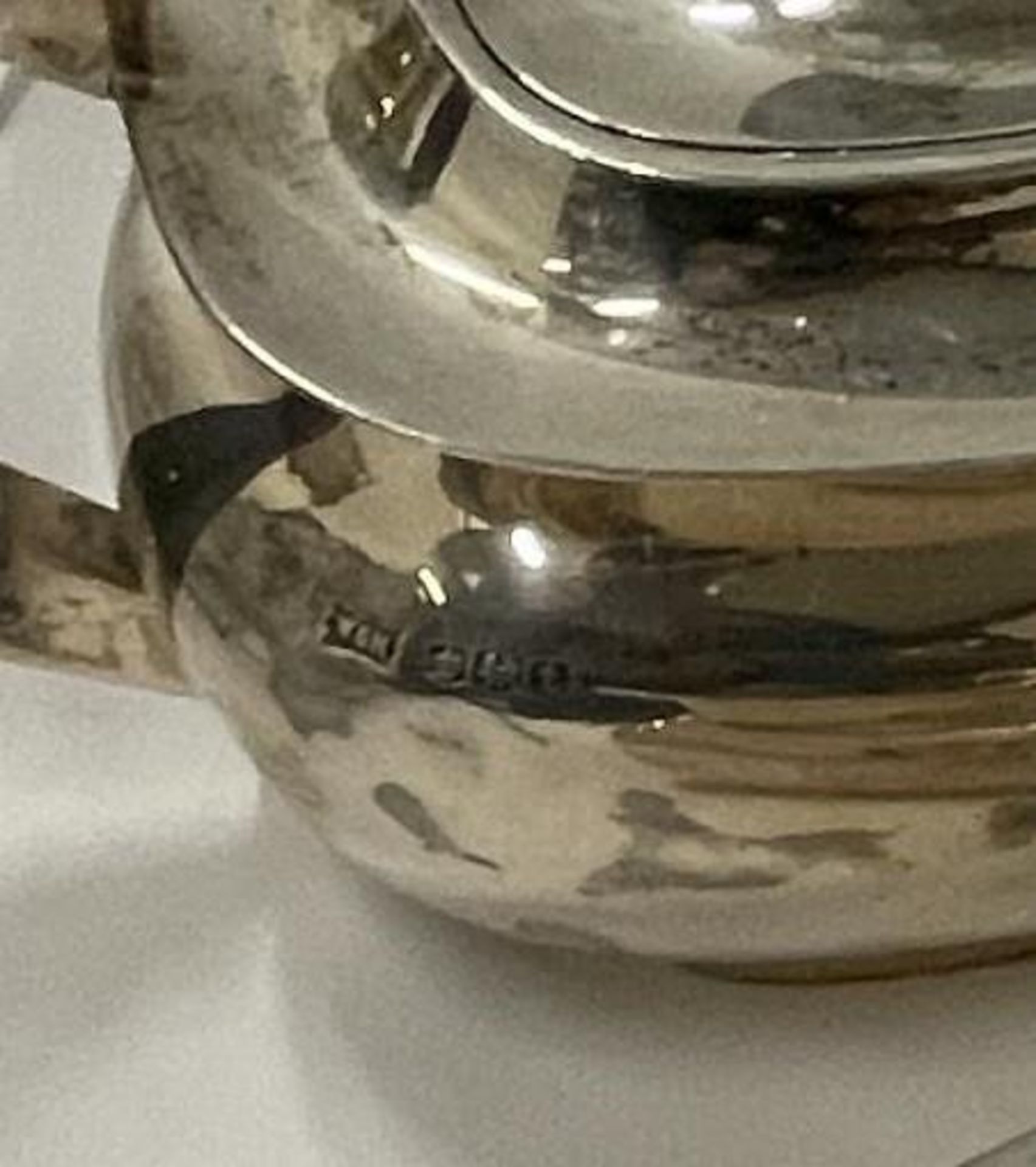 AN HALLMARKED SHEFFIELD WALKER AND HALL SILVER FOUR PIECE TEA SET WEIGHT 1864g - Image 5 of 5