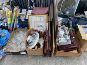 AN ASSORTMENT OF HOUSEHOLD CLEARANCE ITEMS TO INCLUDE CERAMICS AND GLASS WARE ETC