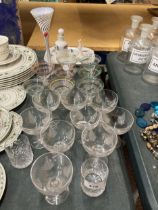 A QUANTITY OF VINTAGE GLASSES TO INCLUDE COCKTAIL, MARTINI, ETC