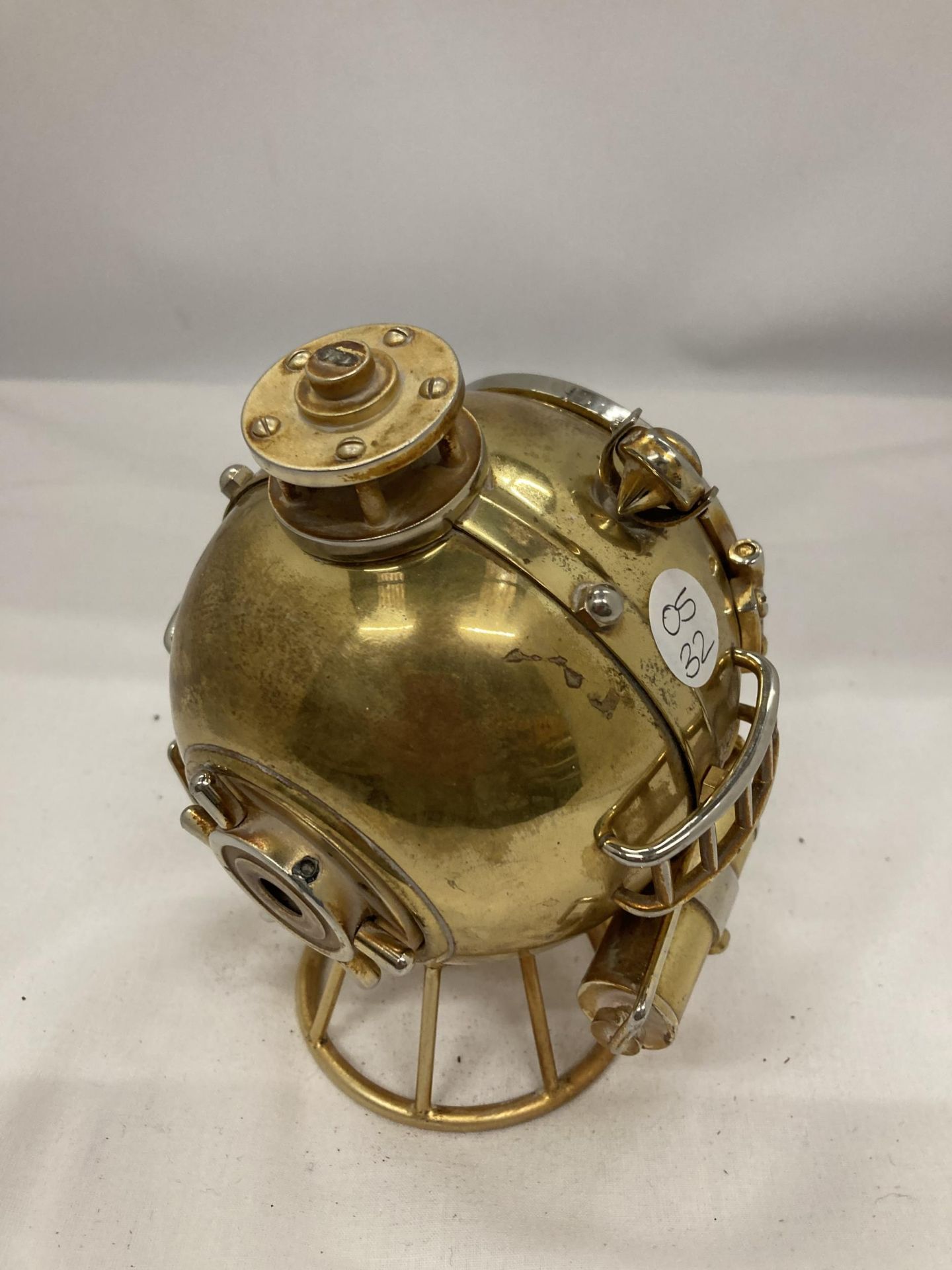 AN UNUSUAL HEAVY BRASS BATHYSPHERE/SUBMARINE WATCH HOLDER - Image 3 of 3