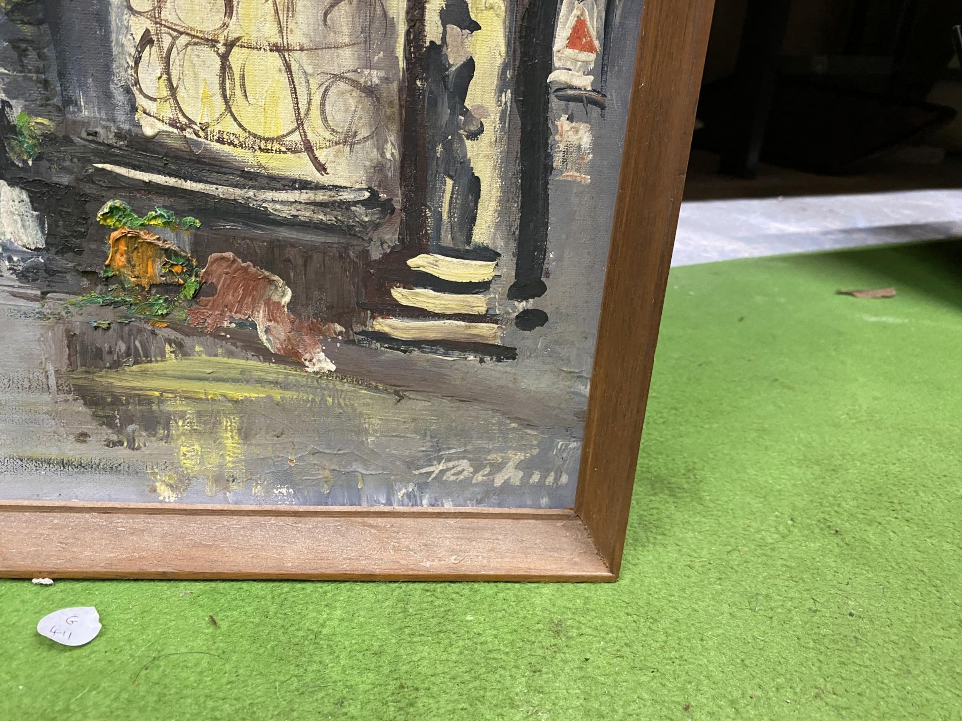 A VINTAGE FRENCH ABSTRACT TOWN SCENE OIL PAINTING, INDISTINCTLY SIGNED - Image 2 of 3