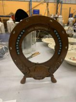 A VINTAGE LONG SERVICE TOKEN HORSESHOE DESIGN PLAQUE