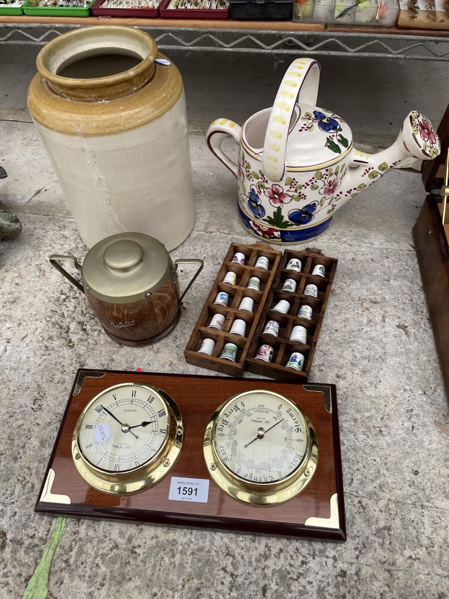 AN ASSORTMENT OF ITEMS TO INCLUDE A STONEWARE POT, CERAMIC THIMBLES AND A CLOCK ETC