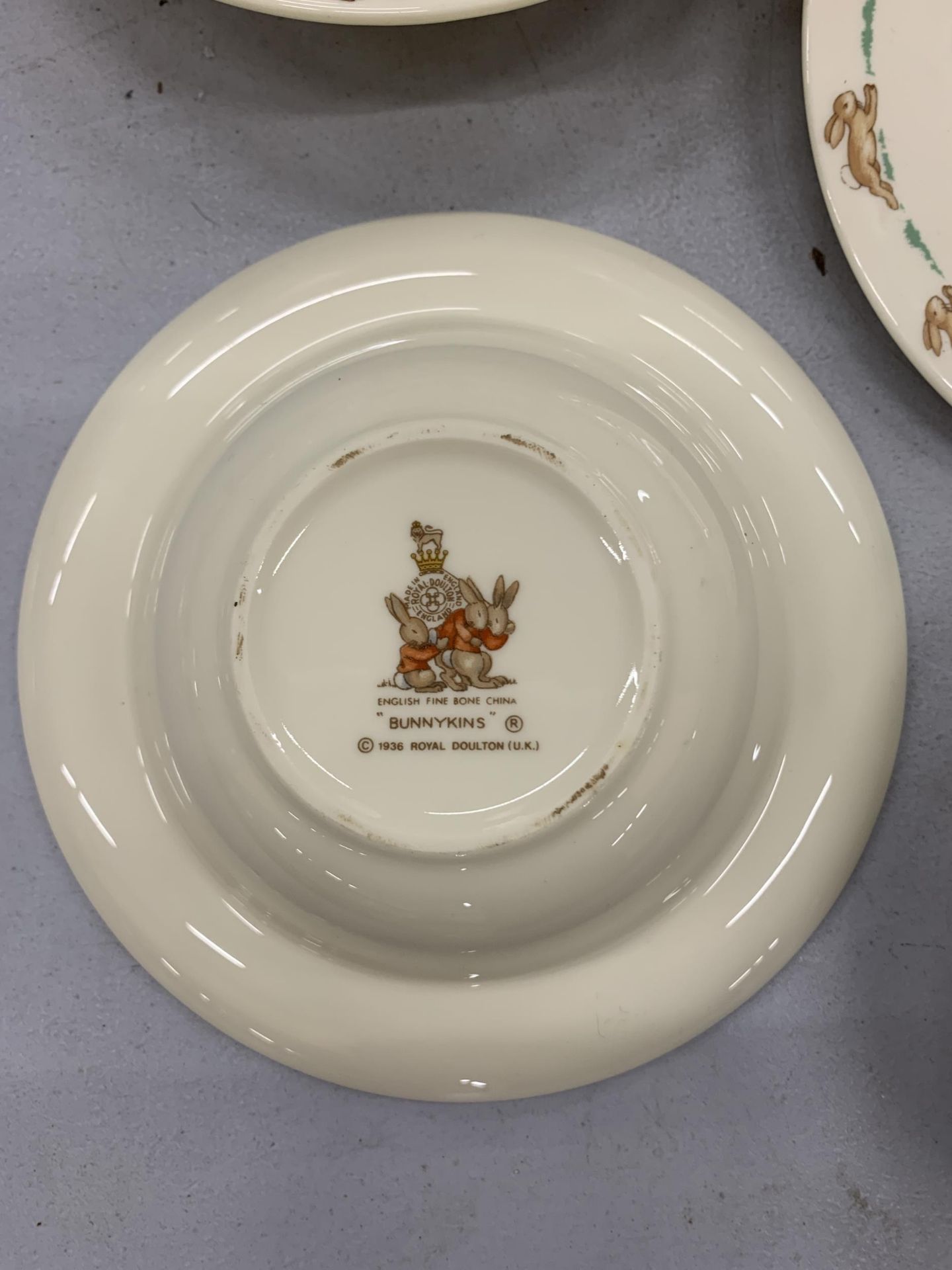 A COLLECTION OF ROYAL DOULTON BUNNYKINS DISHES AND PLATES - Image 3 of 3