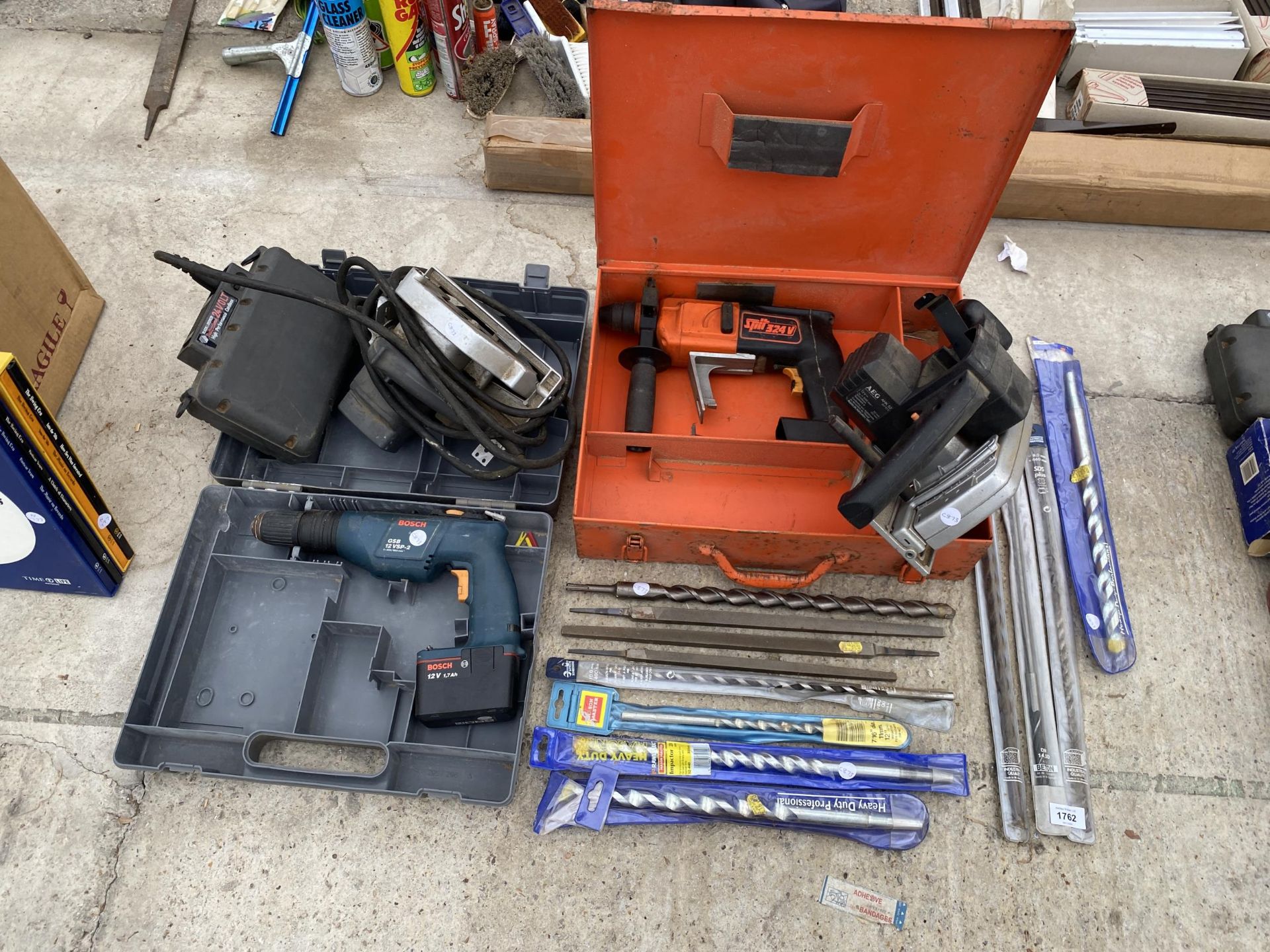 AN ASSORTMENT OF TOOLS TO INCLUDE RIP SAWS, TWO DRILLS AND HEAVY DUTY DRILL BITS ETC