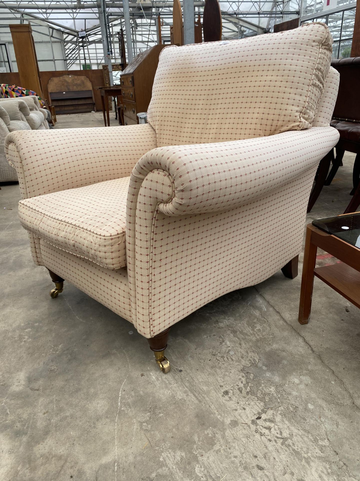 A MODERN UPHOLSTERED EASY CHAIR ON TURNED FRONT LEGS, WITH BRASS CASTERS, 36" WIDE - Image 2 of 4