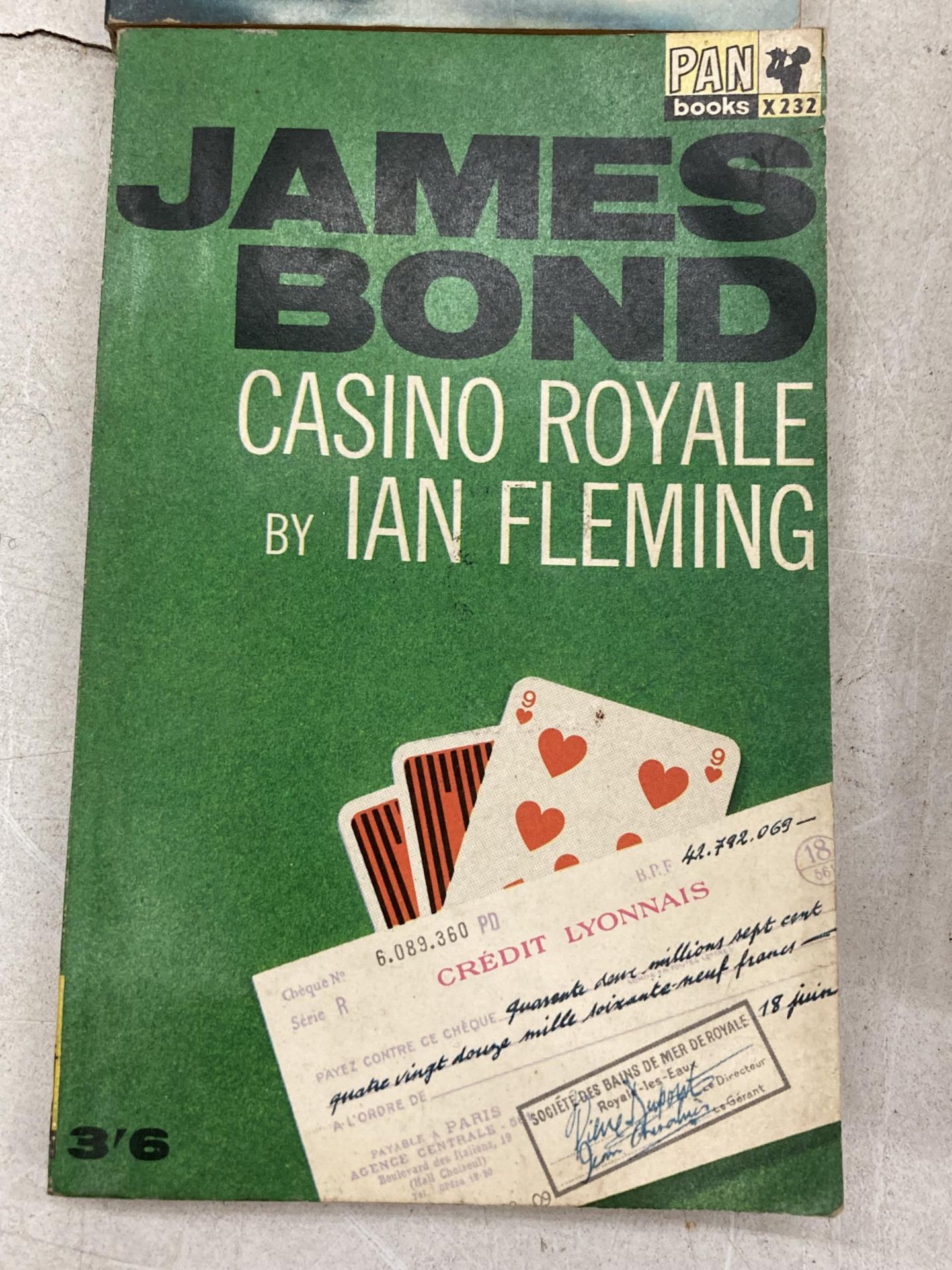 TWO VINTAGE JAMES BOND PAN BOOKS TO INCLUDE 'CASINO ROYALE' AND 'MOONRAKER' - Bild 3 aus 3