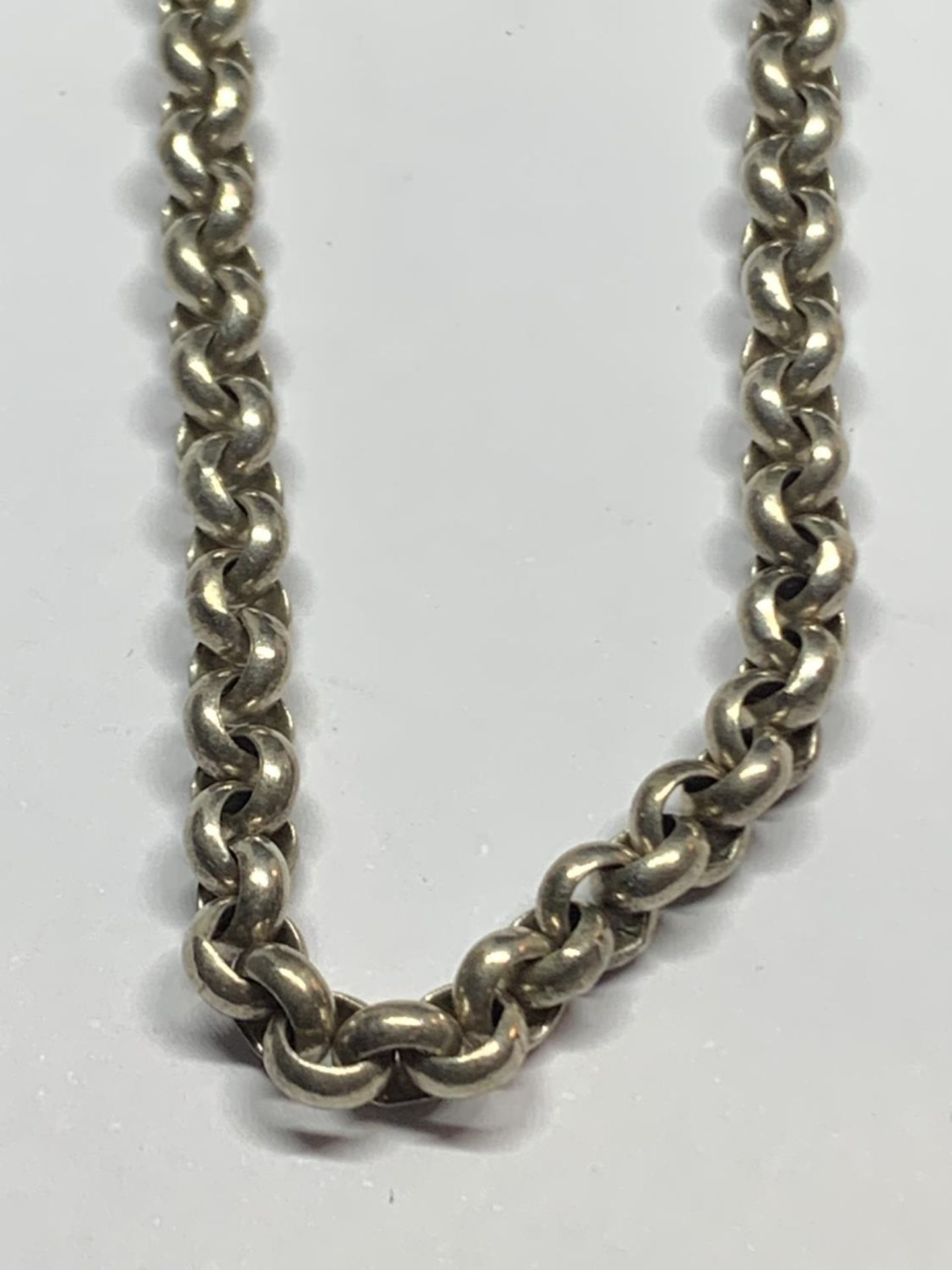 A 22" SILVER BELCHER NECK CHAIN - Image 2 of 3