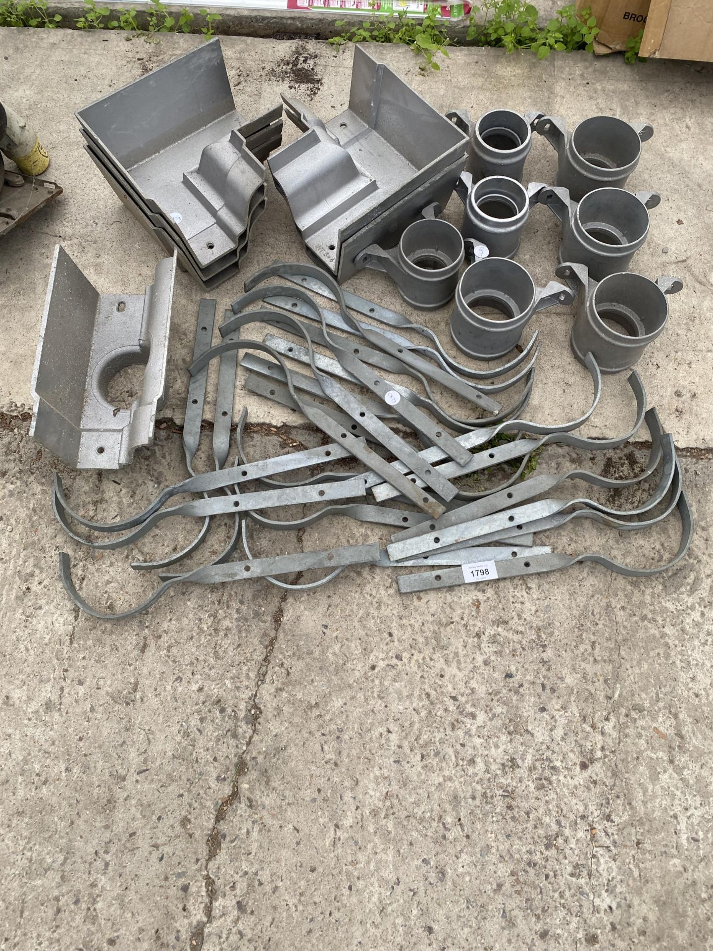 AN ASSORTMENT OF ALUMINIUM GUTTER AND DOWNSPOUT BRACKETS ETC