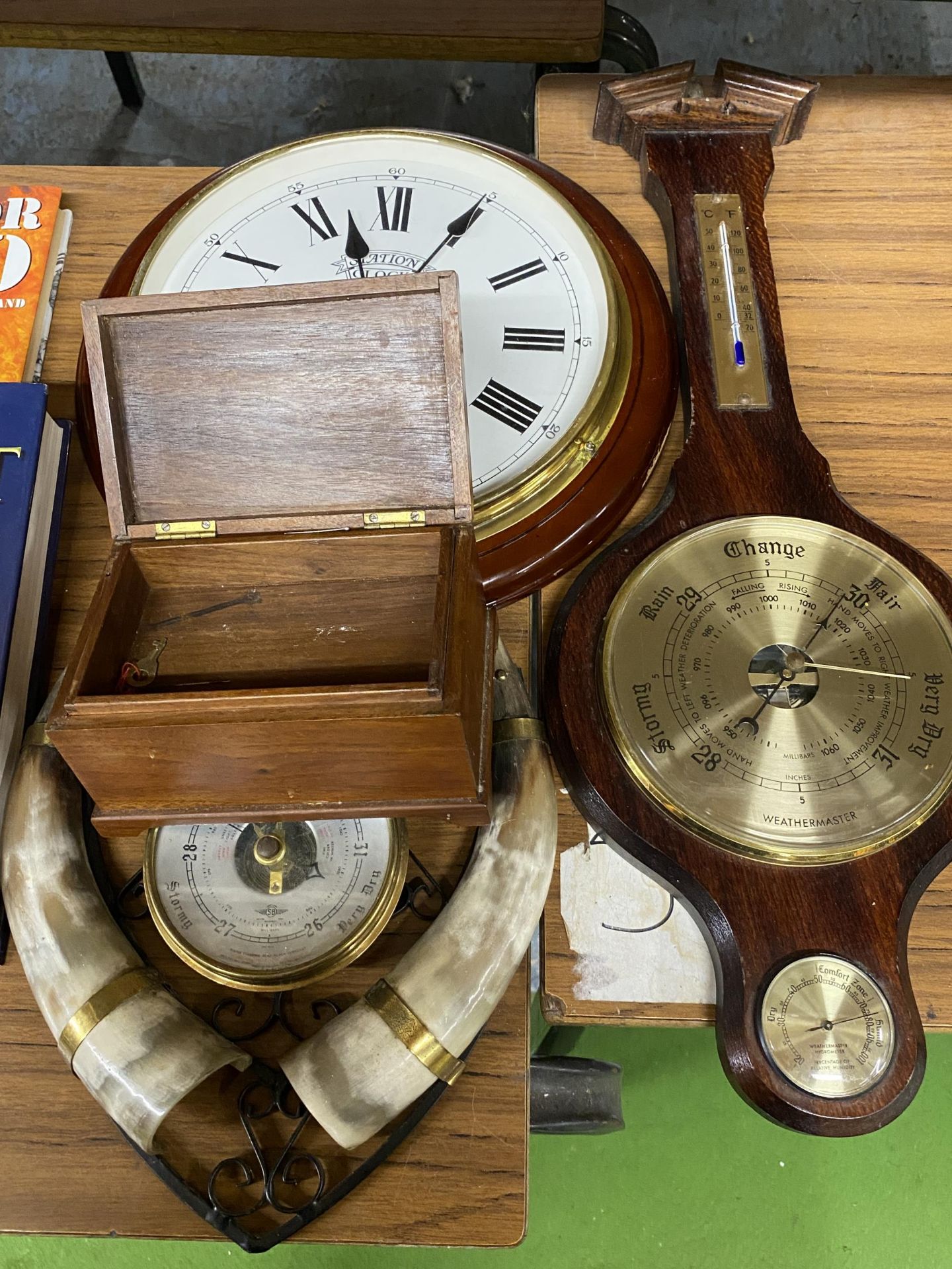 A MIXED LOT TO INCLUDE WEATHERMASTER BAROMETER, SEIKO STATION CLOCK, HORN EFFECT DESIGN BAROMETER