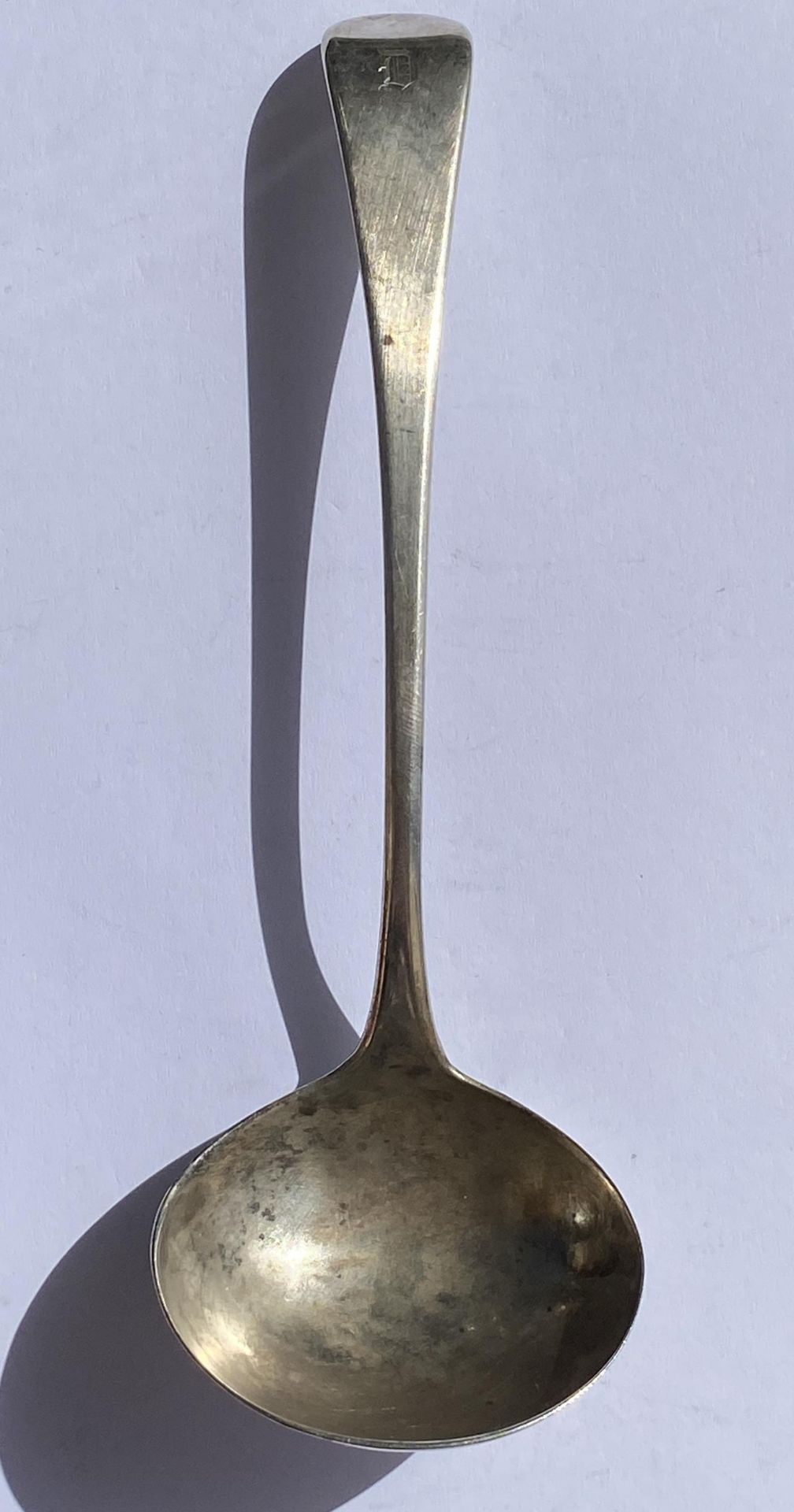 A GEORGE III 1792 HALLMARKED LONDON SILVER LADLE, MAKER I.B, POSSIBLY JOHN BLAKE, LENGTH 18 CM,