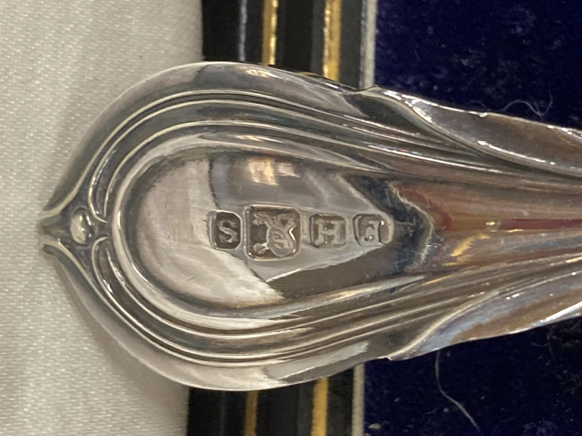 A VINTAGE BOXED SET CONTAINING SILVER PLATED SERVING SPOONS - Image 3 of 3