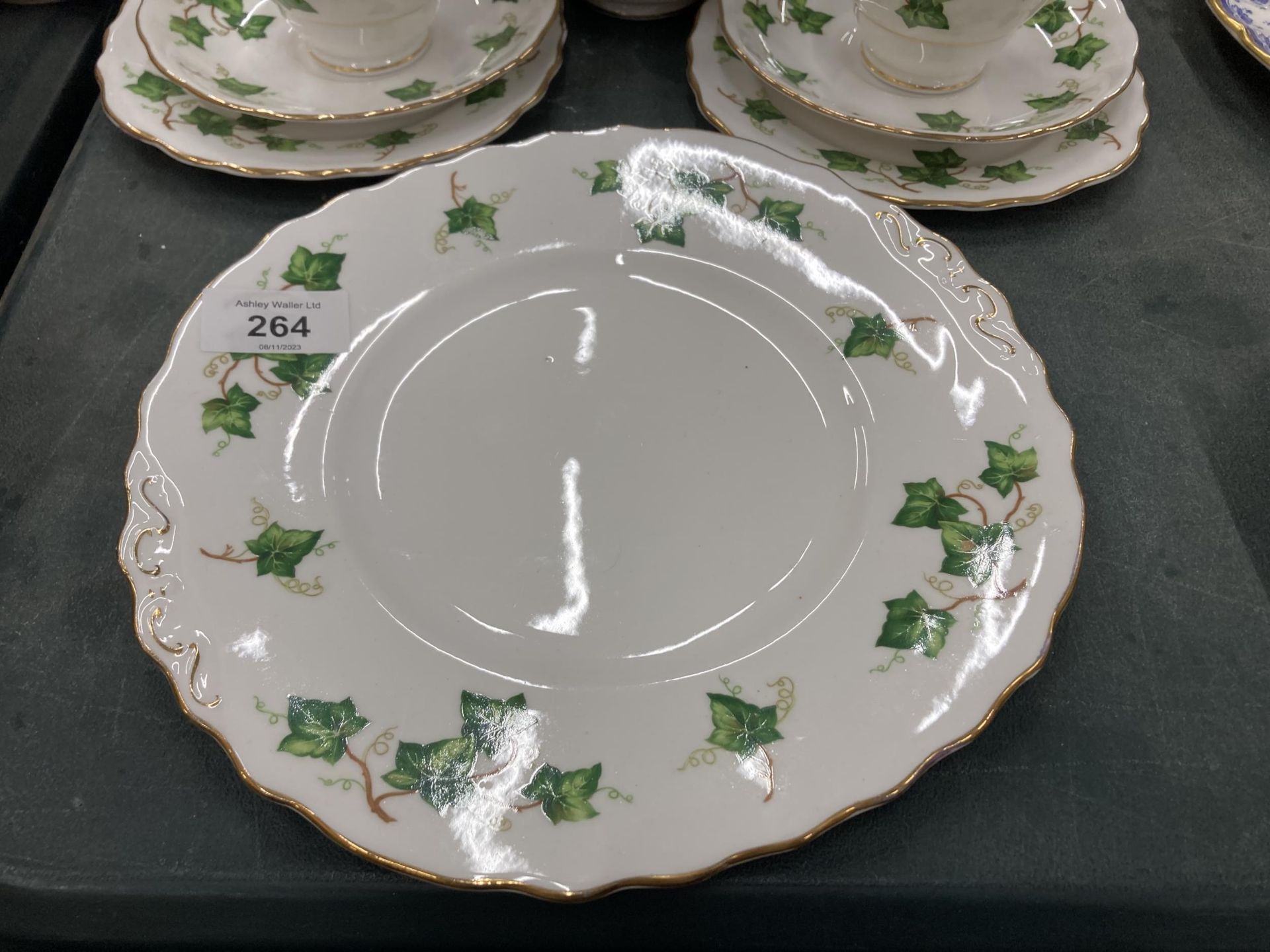 A COLCLOUGH IVY PATTERN PART BONE CHINA TEA SET - Image 4 of 5