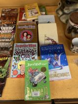 A QUANTITY OF CHILDREN'S BOOKS TO INCLUDE DAVID WALLIAMS, JACQUELINE WILSON AND JEFF KINNEY, SOME