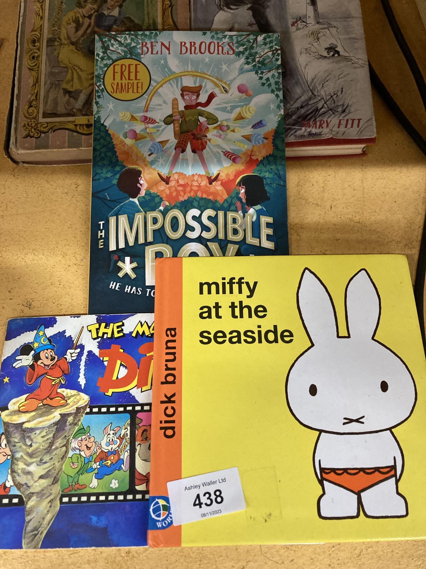 A QUANTITY OF BOOKS TO INCLUDE MIFFY, GILES, ETC - Bild 2 aus 3