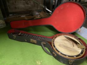 A VINTAGE CASED CLAVERO FIVE STRINGED FRENCH BANJO