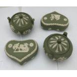 A GROUP OF FOUR WEDGWOOD GREEN JASPERWARE LIDDED ITEMS TO INCLUDE PAIR OF SUGAR BOWLS ETC