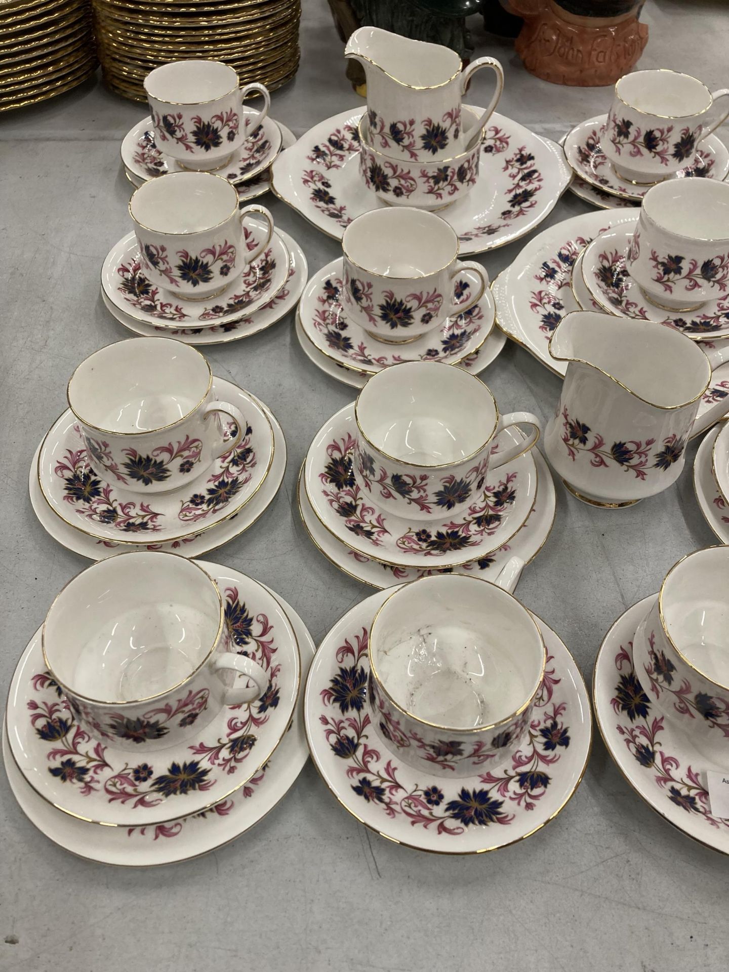 A LARGE PARAGON 'MICHELLE' PATTERN PART TEA SET - Image 3 of 4