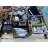 AN ASSORTMENT OF HOUSEHOLD CLEARANCE ITEMS TO INCLUDE CERAMICS ETC