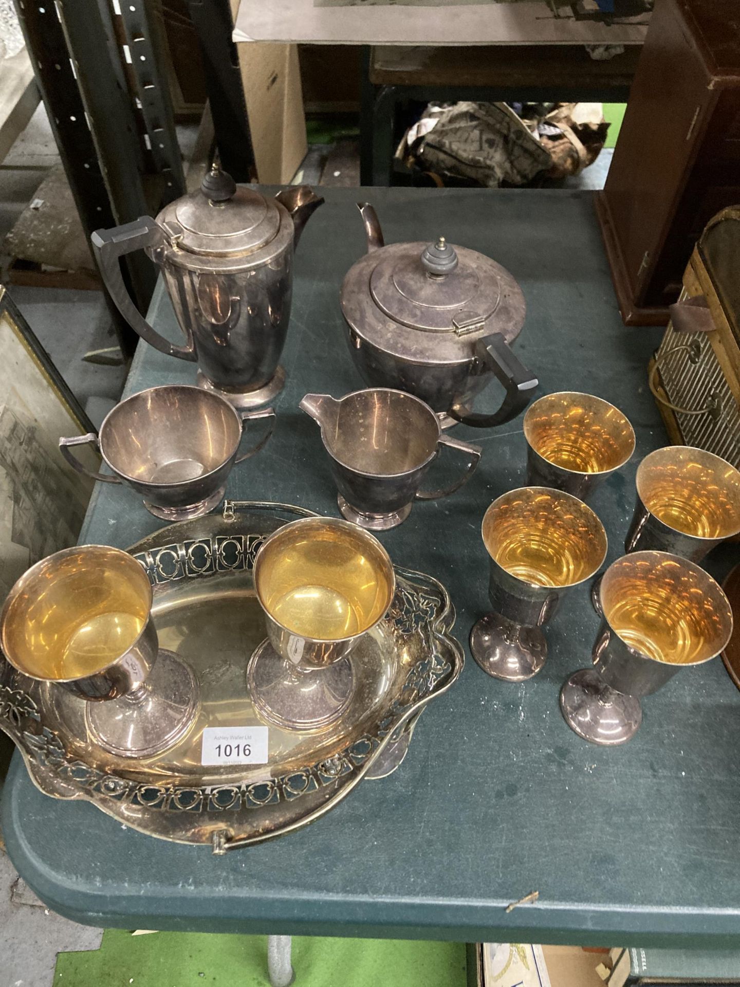 A QUANTITY OF SILVER PLATED ITEMS TO INCLUDE A MAPPIN AND WEBB TEASET, GOBLETS AND A FOOTED BASKET