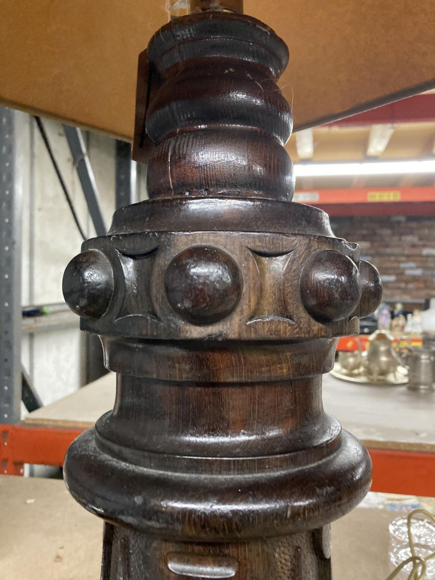 A LARGE TABLE LAMP, THE BASE BEING MADE FROM THE LEG OF A BILLIARD TABLE, HEIGHT 58CM - Image 2 of 3