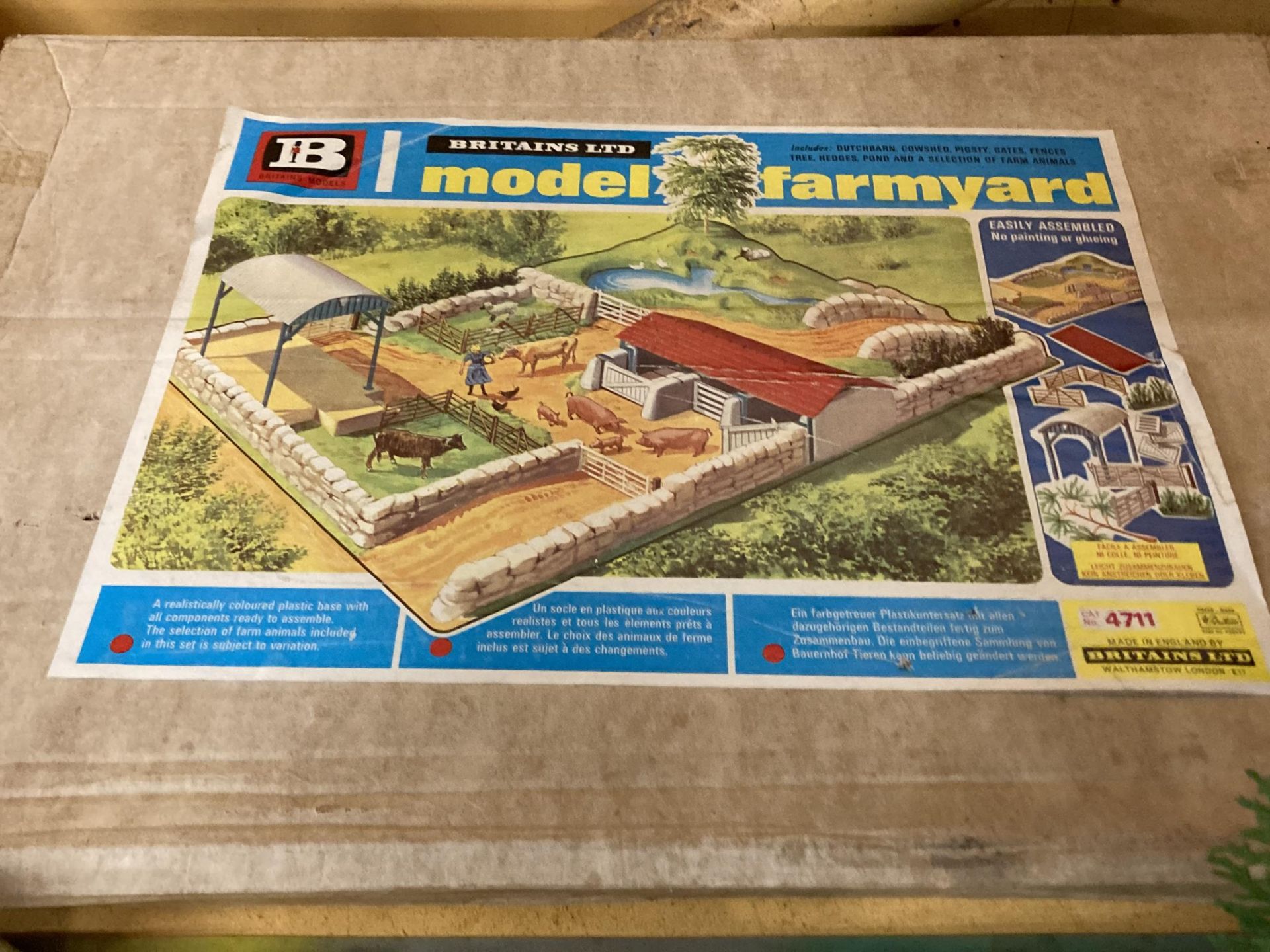 A COMPLETE ORIGINAL BRITIANS MODEL FARM YARD NO 4711 FROM THE LATE 1970'S WITH ORIGINAL BOX - Image 3 of 4